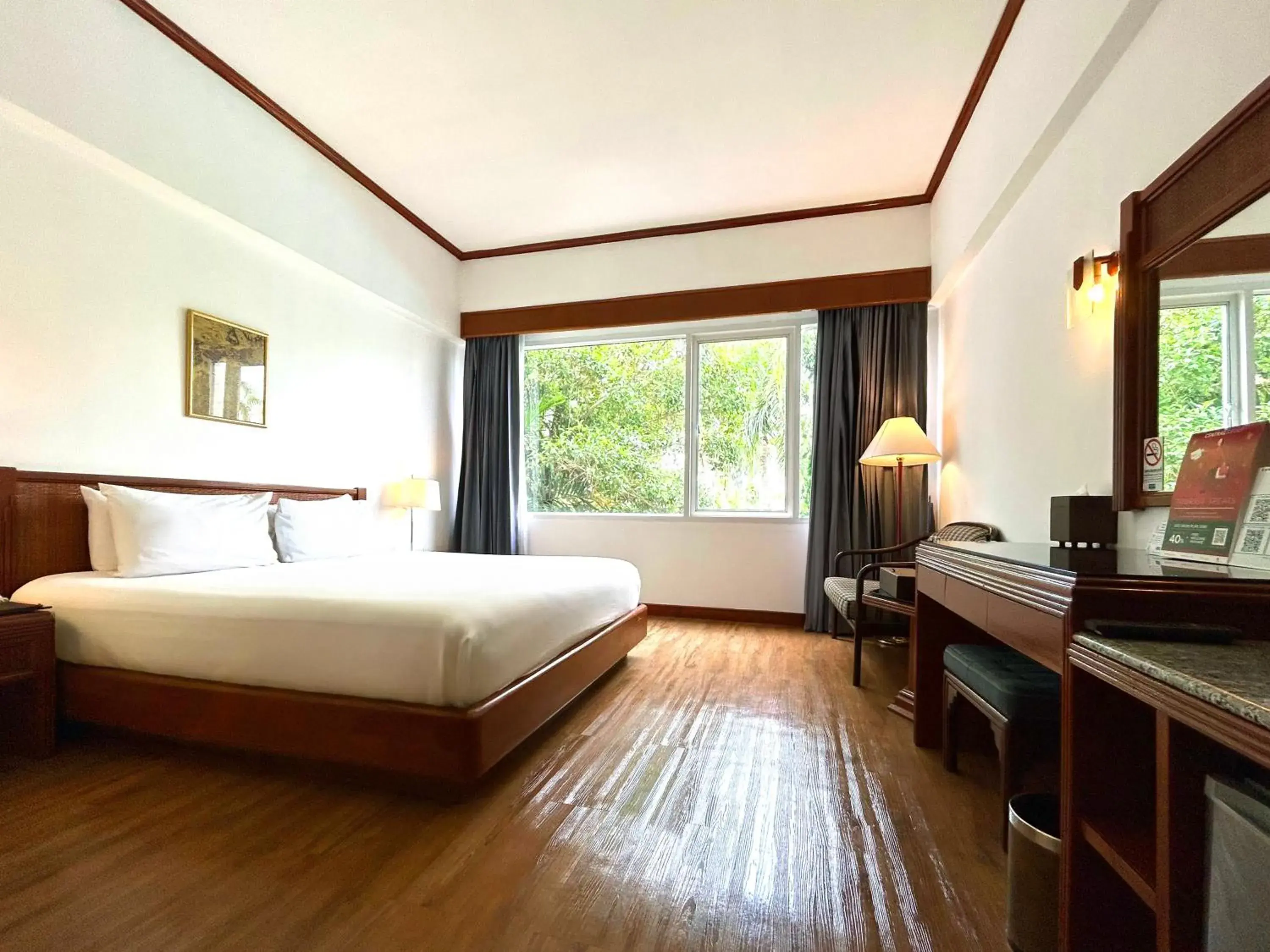 Superior King Room in Centara Life Hotel Mae Sot Superior King Room in Centara Life Hotel Mae Sot