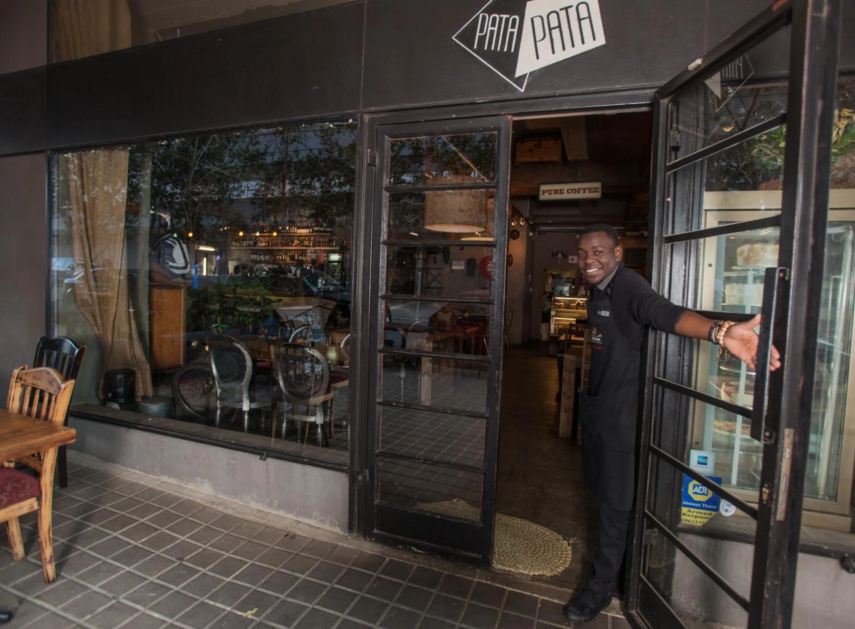 Restaurant/places to eat in 12 Decades Art Hotel