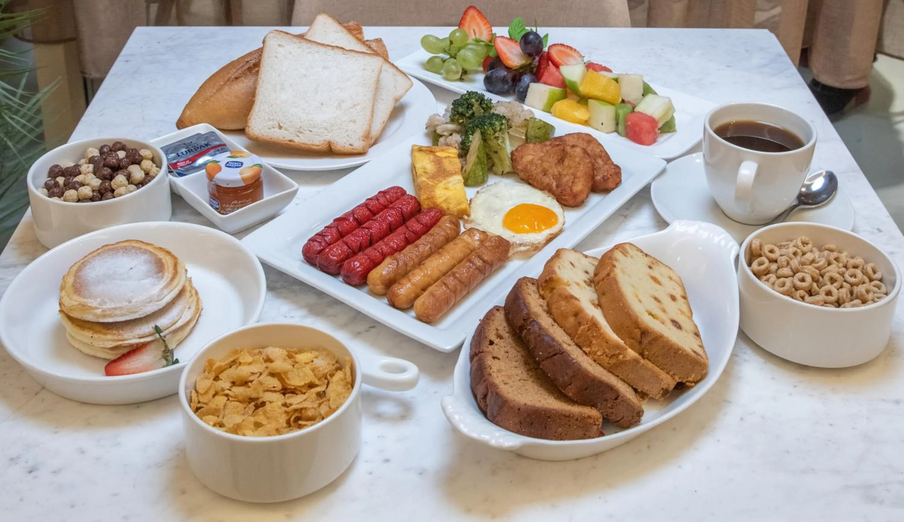 Food and drinks in Corp Executive Hotel Doha Suites