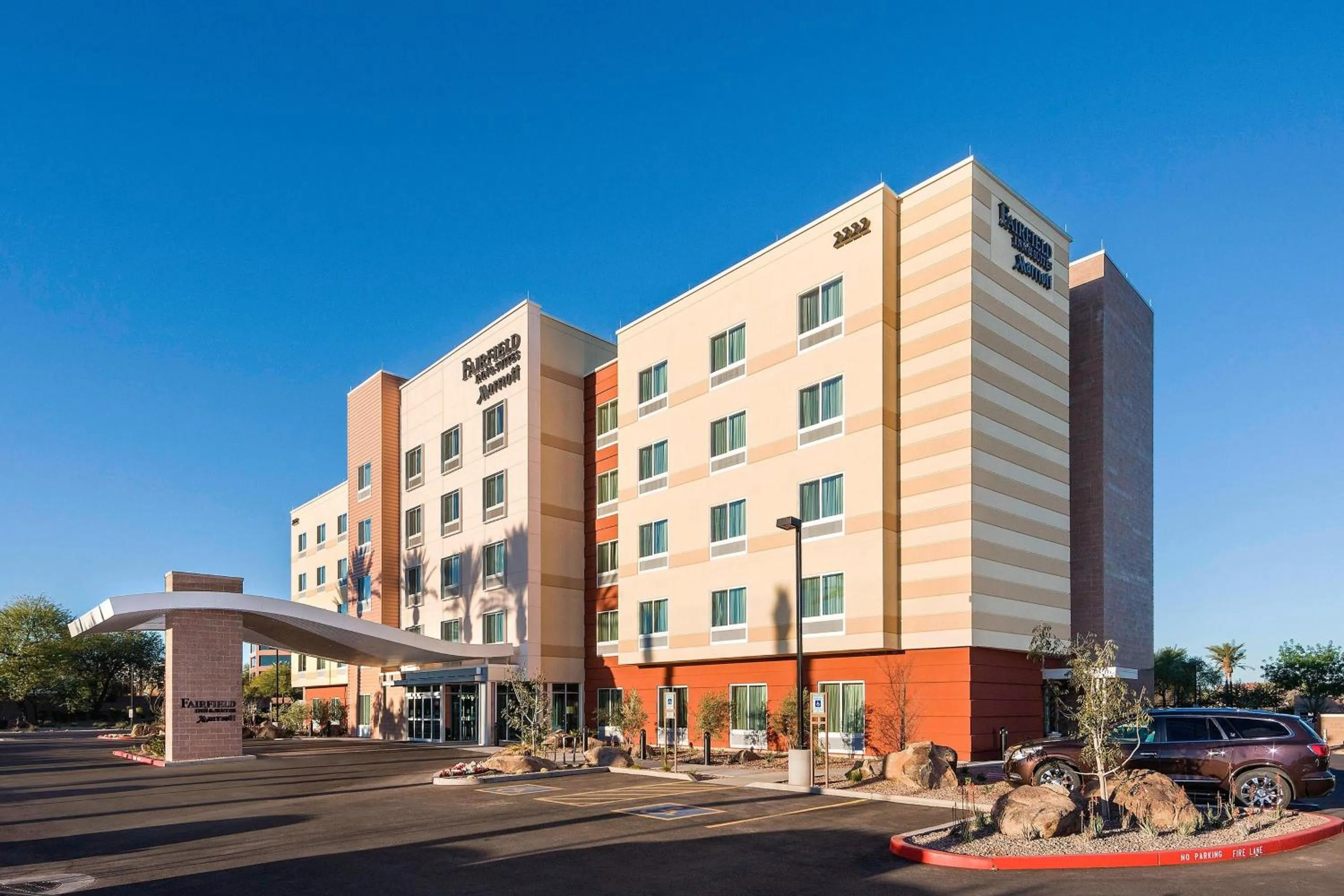 Property building in Fairfield Inn & Suites by Marriott Phoenix Tempe/Airport