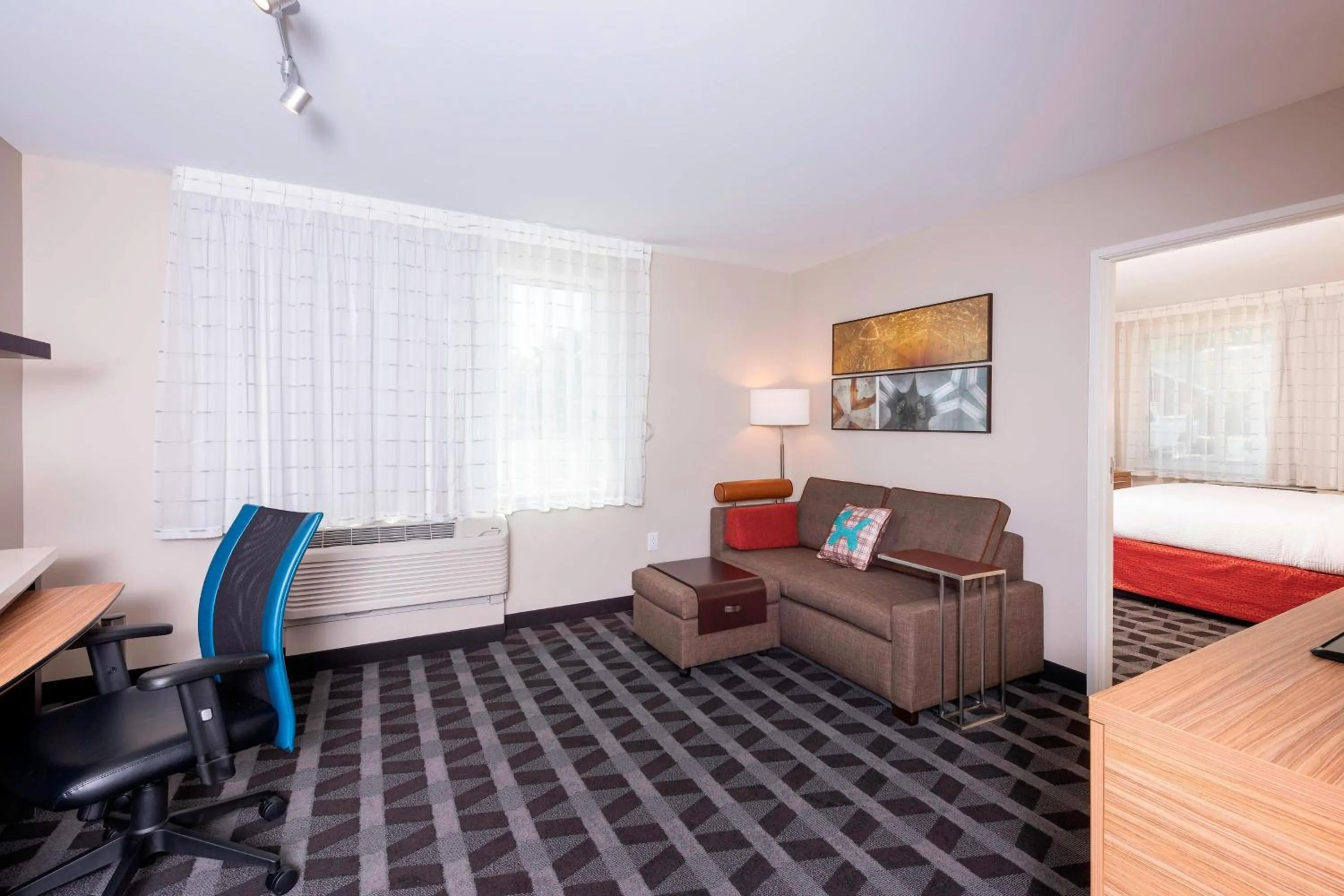 Living room, Bed in TownePlace Suites by Marriott Louisville North
