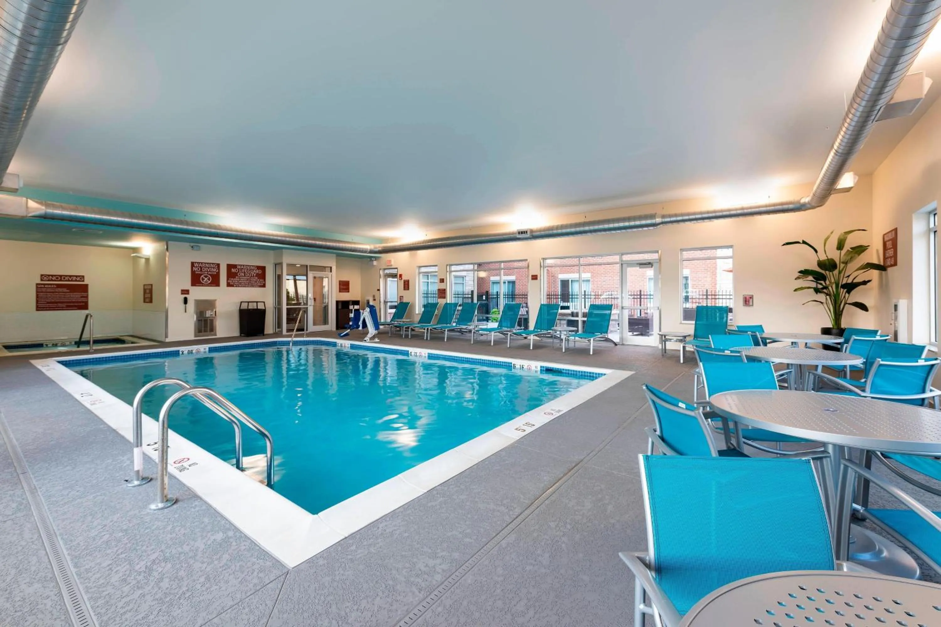 Swimming pool in TownePlace Suites by Marriott Louisville North