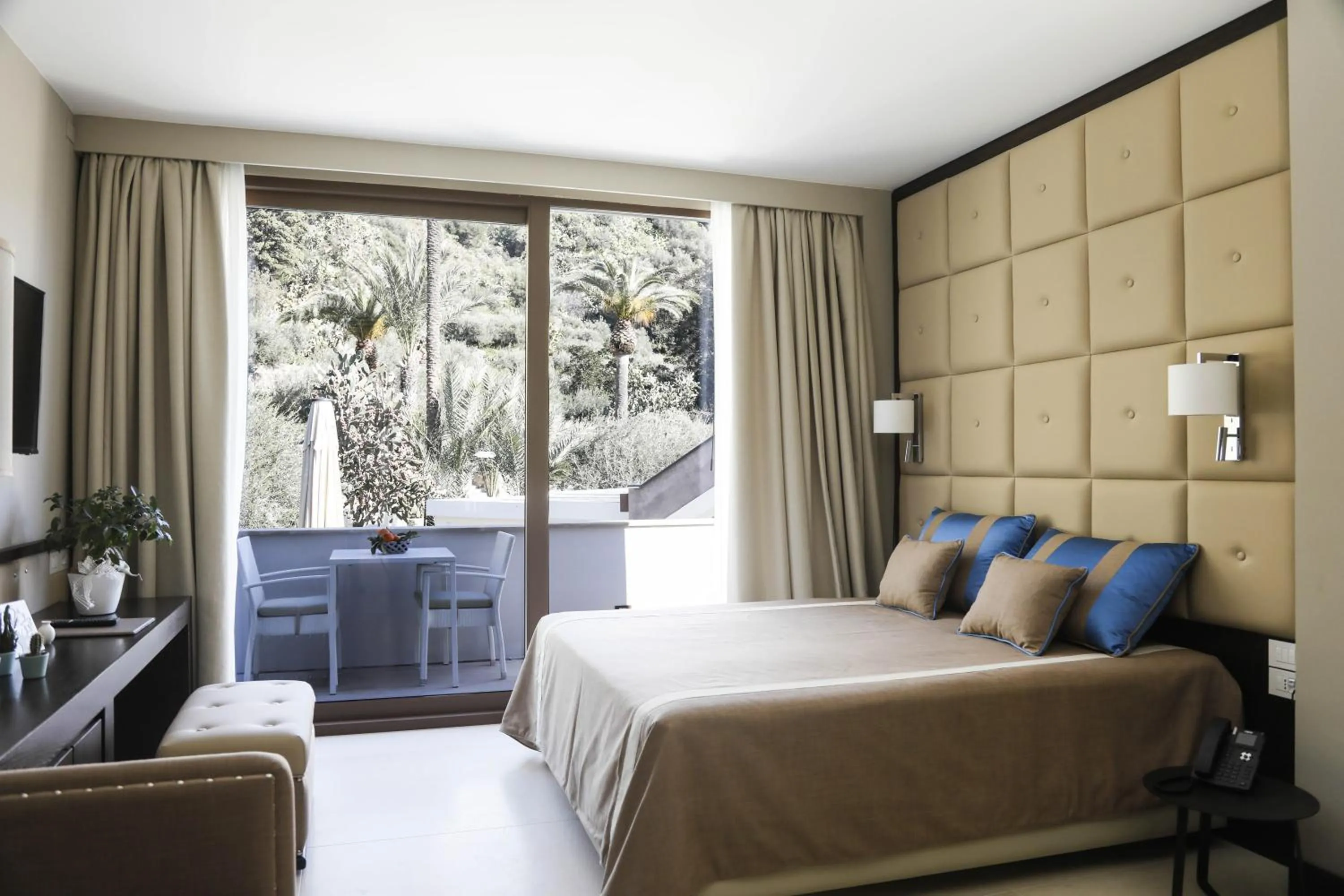 Bed in Ngonia Bay Boutique Hotel
