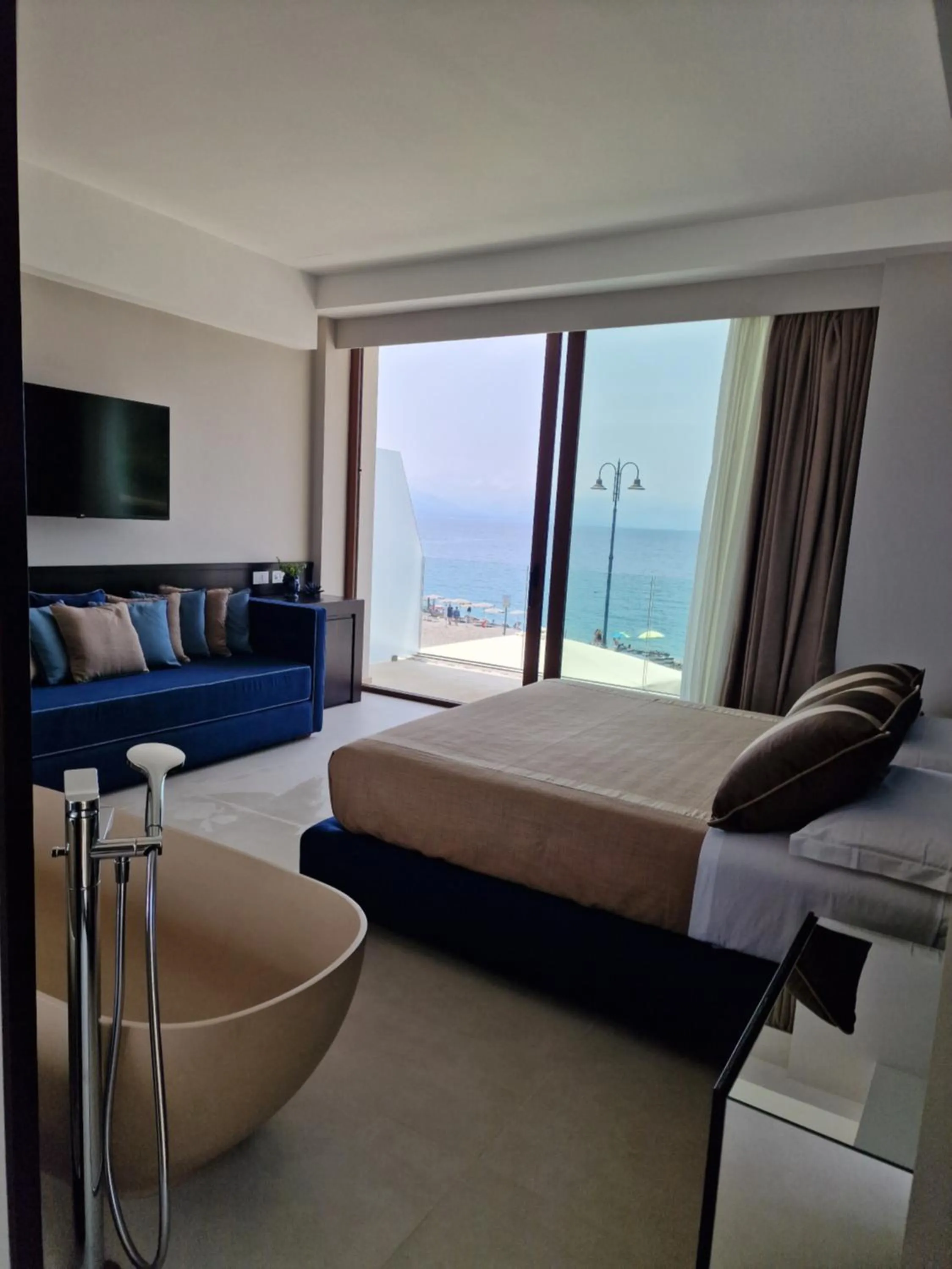 Bed in Ngonia Bay Boutique Hotel