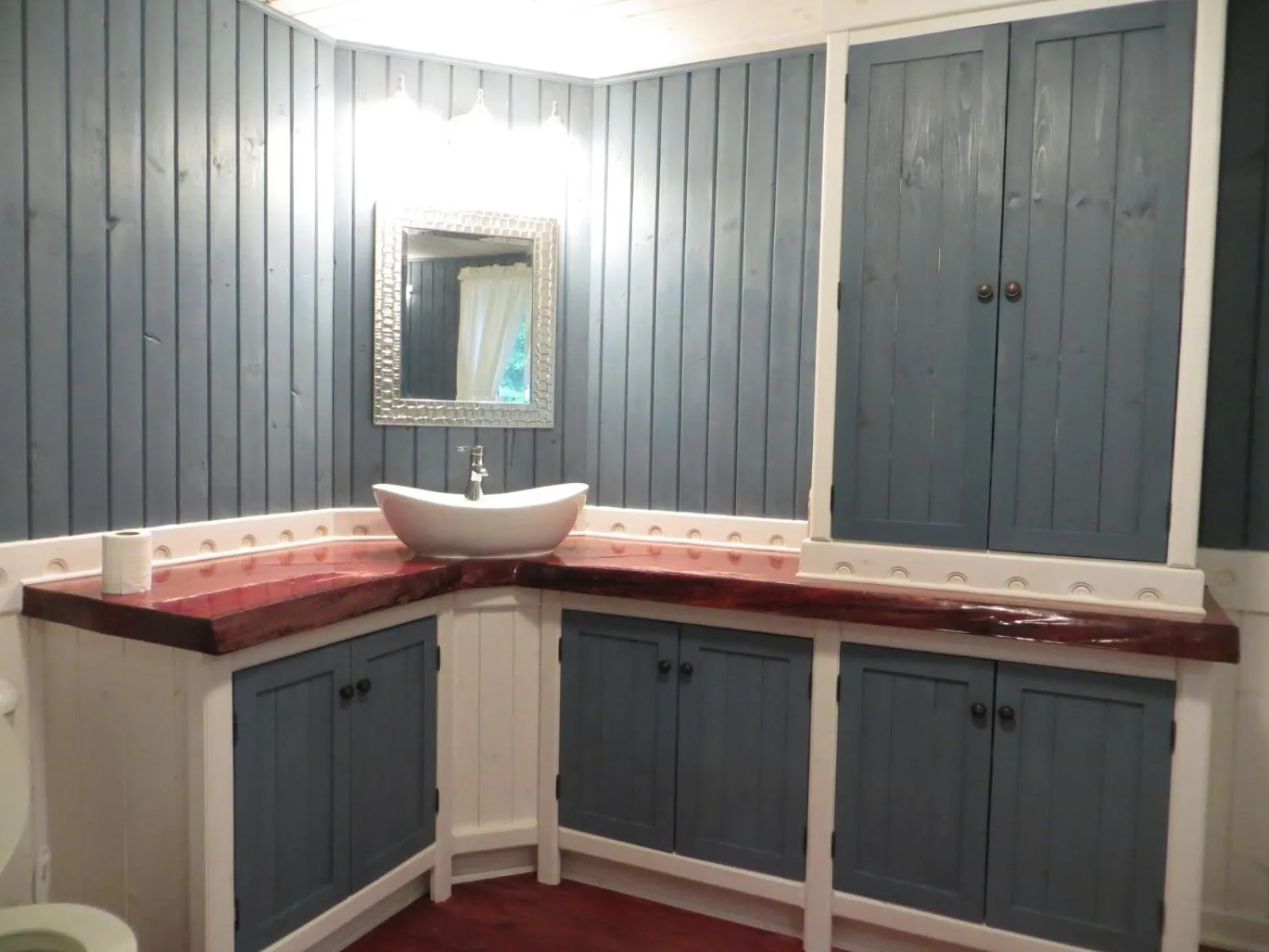 Bathroom in La maison sous les arbres