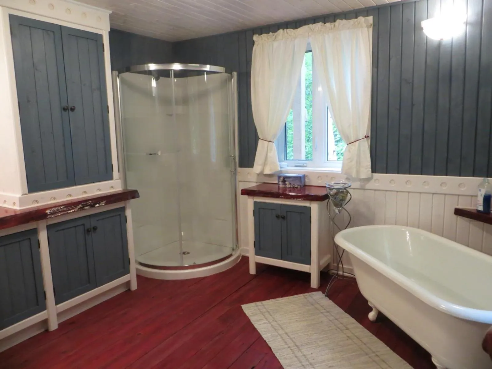 La maison sous les arbres