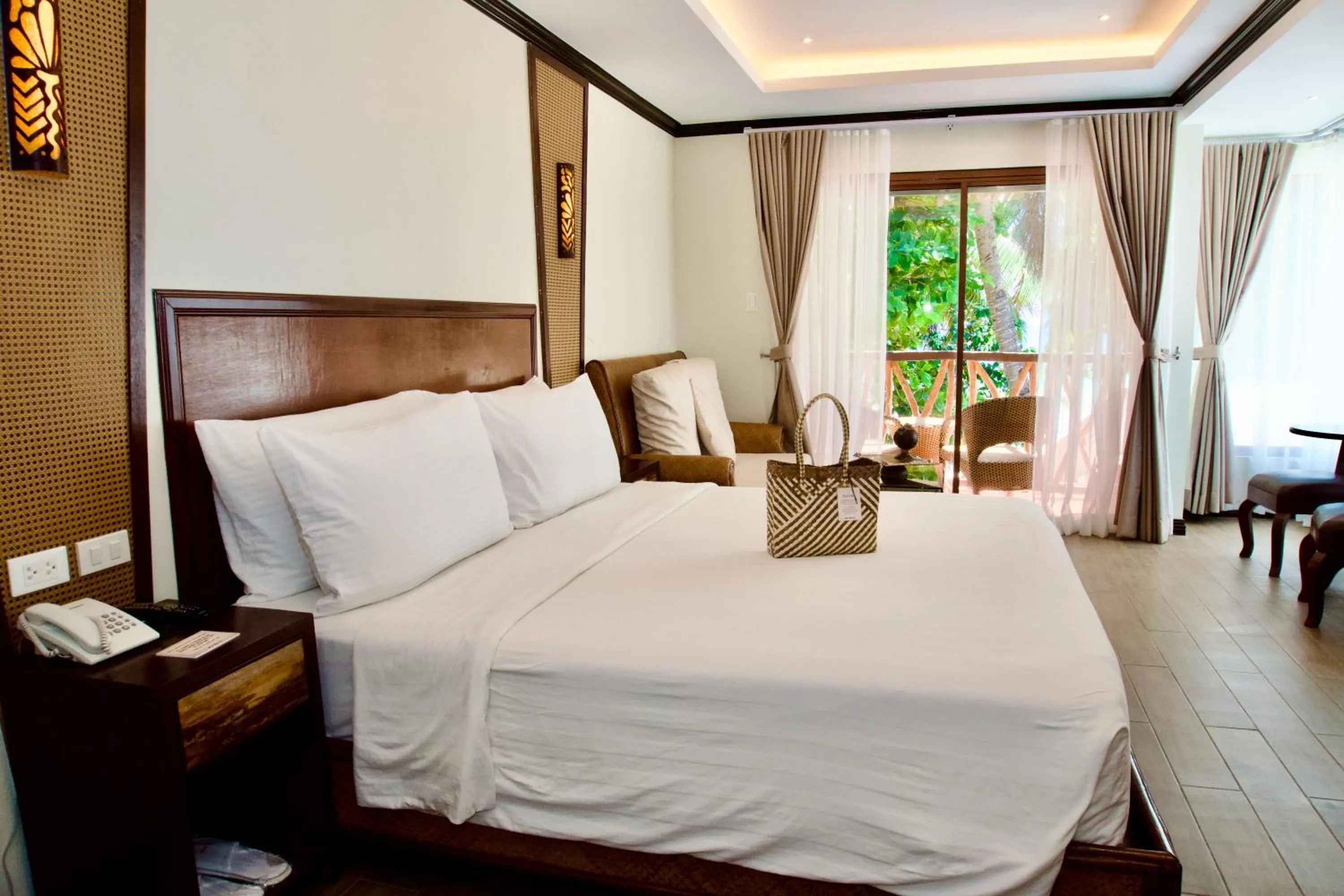 Suite Beach View in Red Coconut Beach Hotel Boracay