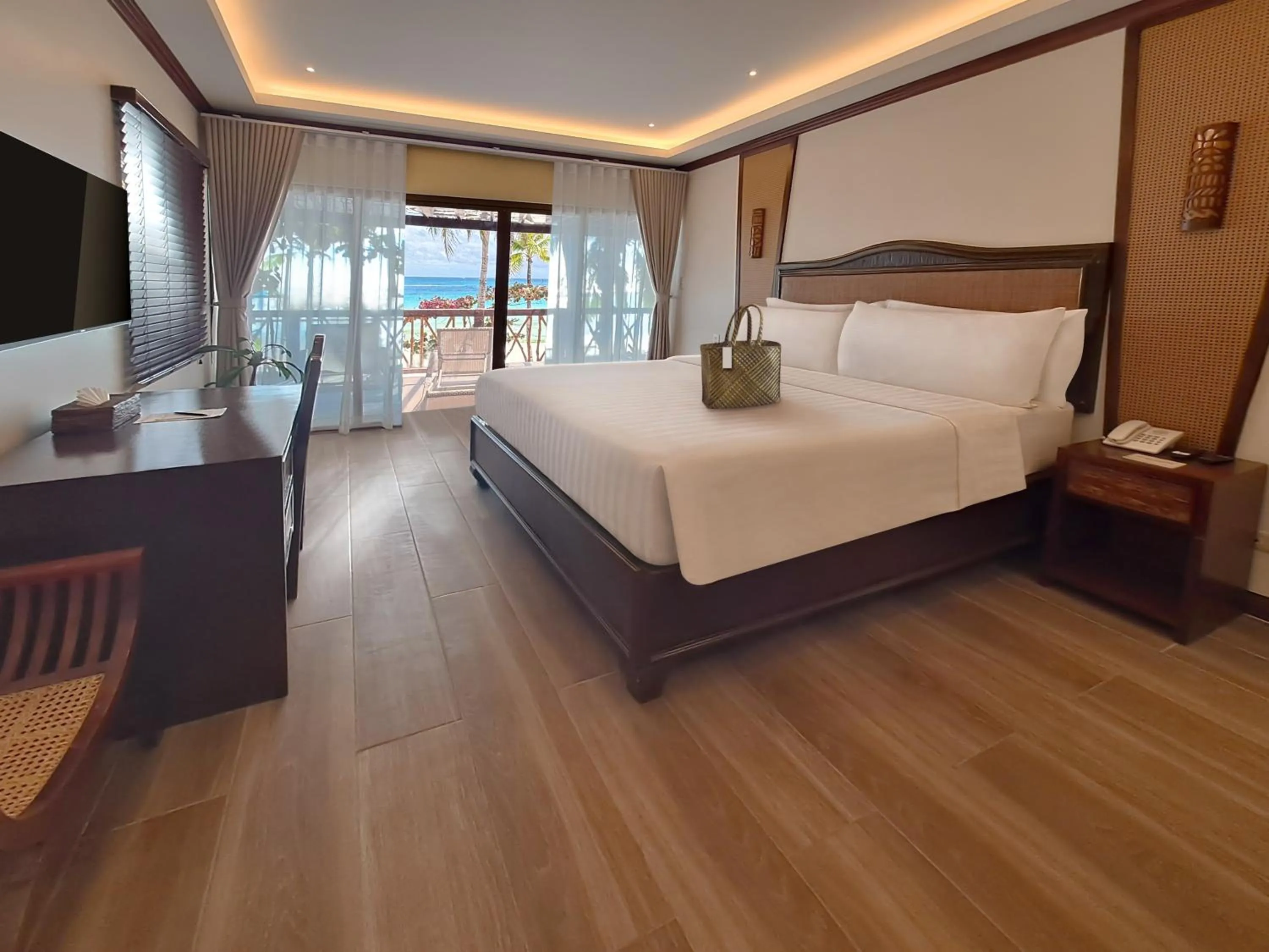 Bed in Red Coconut Beach Hotel Boracay