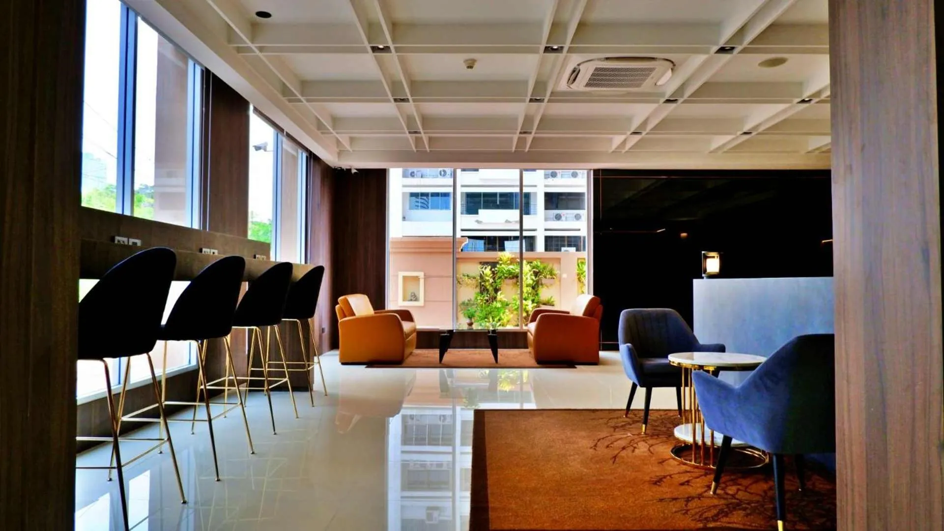 Lobby or reception in Grand Mercure Bangkok Asoke Residence