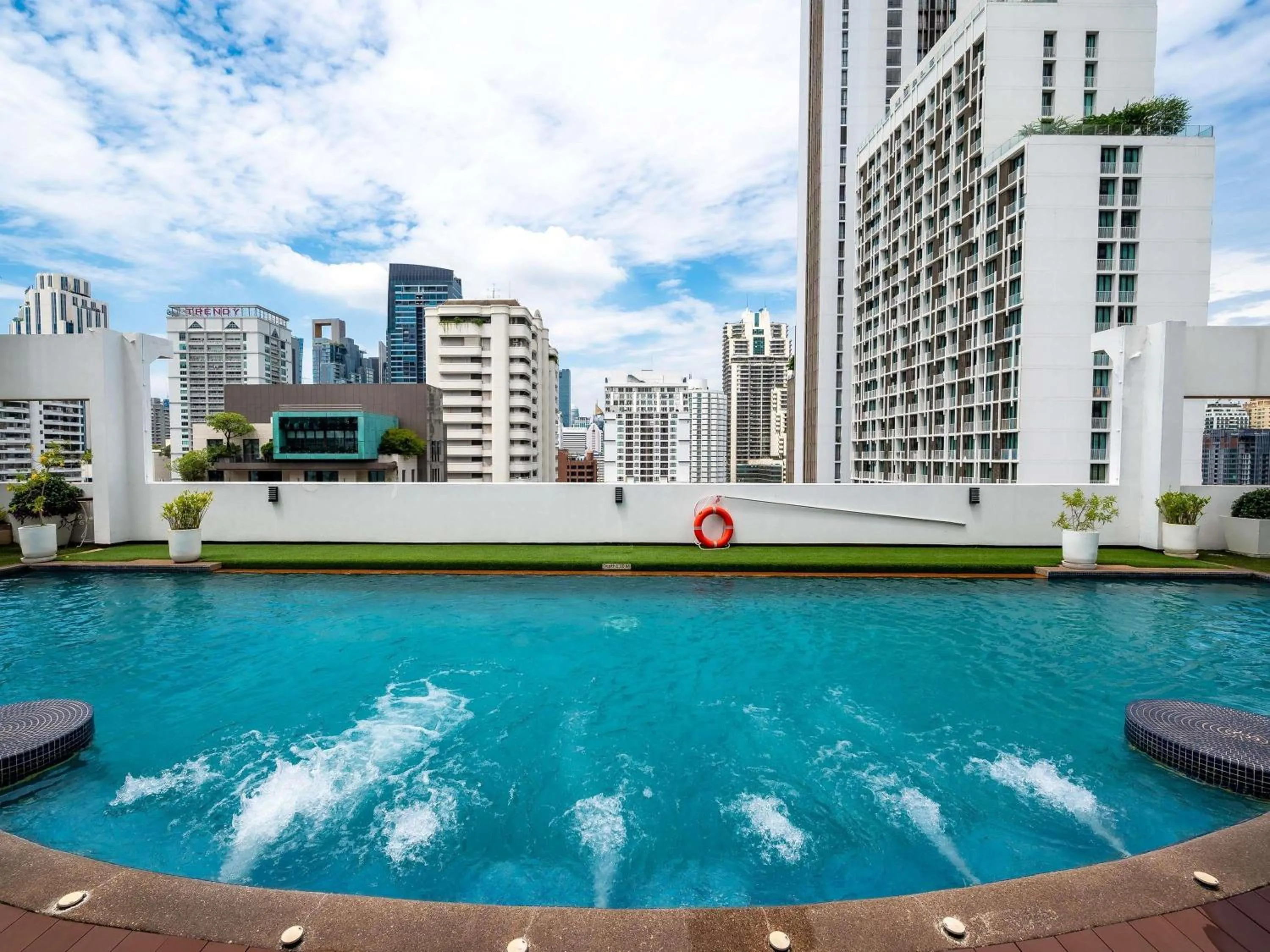 Pool view in Grand Mercure Bangkok Asoke Residence