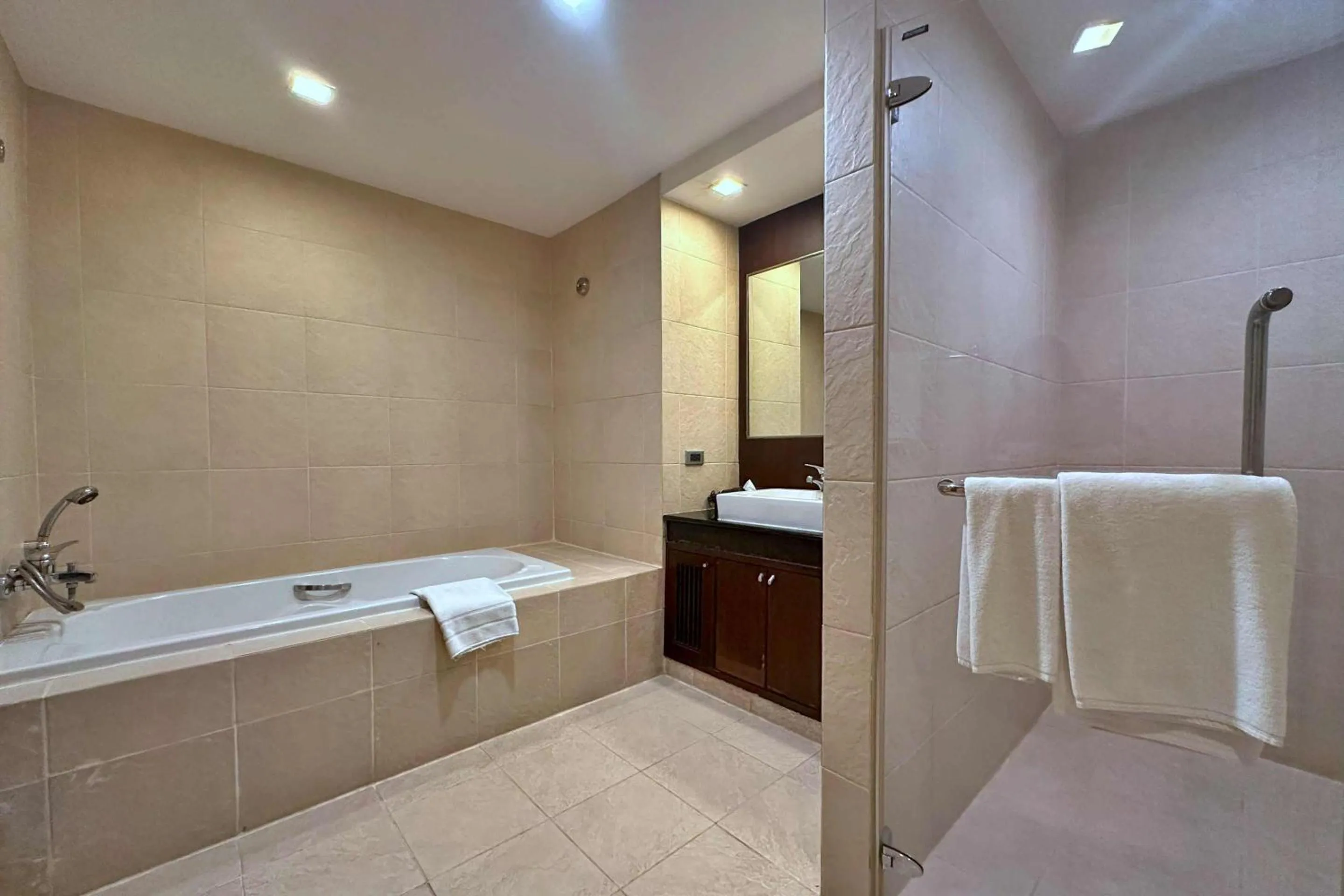 Bathroom in Grand Mercure Bangkok Asoke Residence