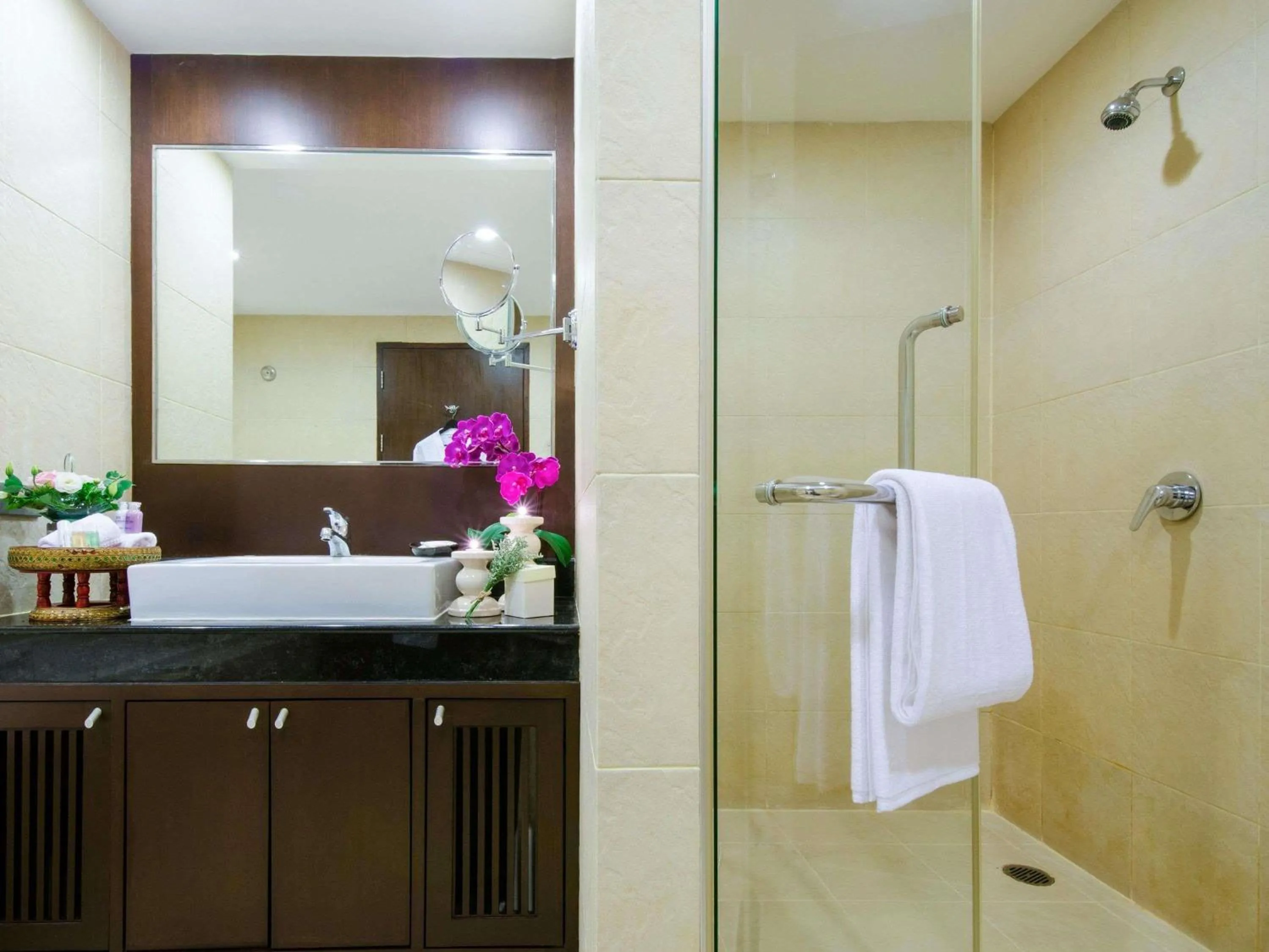 Bedroom in Grand Mercure Bangkok Asoke Residence