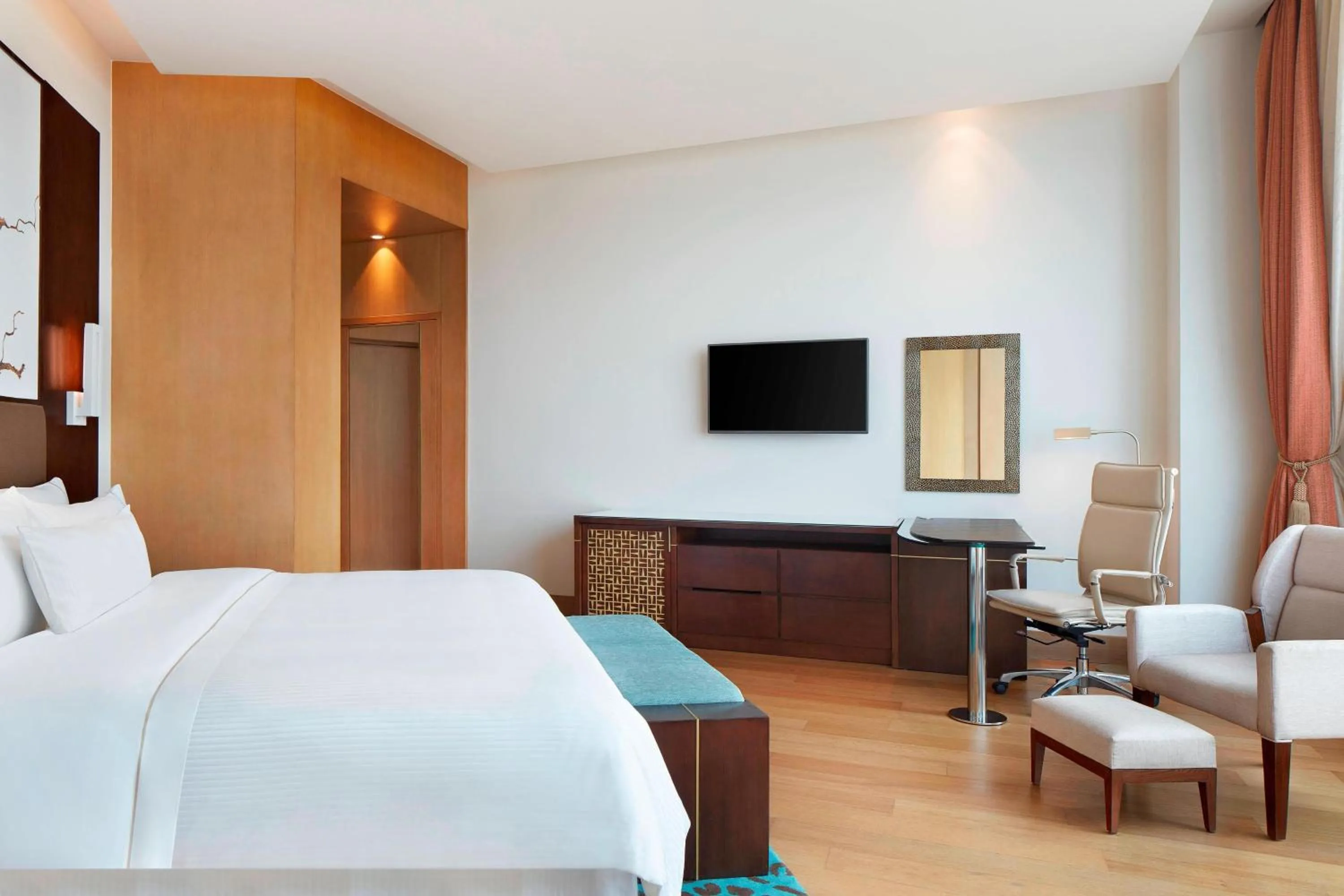 Photo of the whole room, Bed in The Westin Kolkata Rajarhat