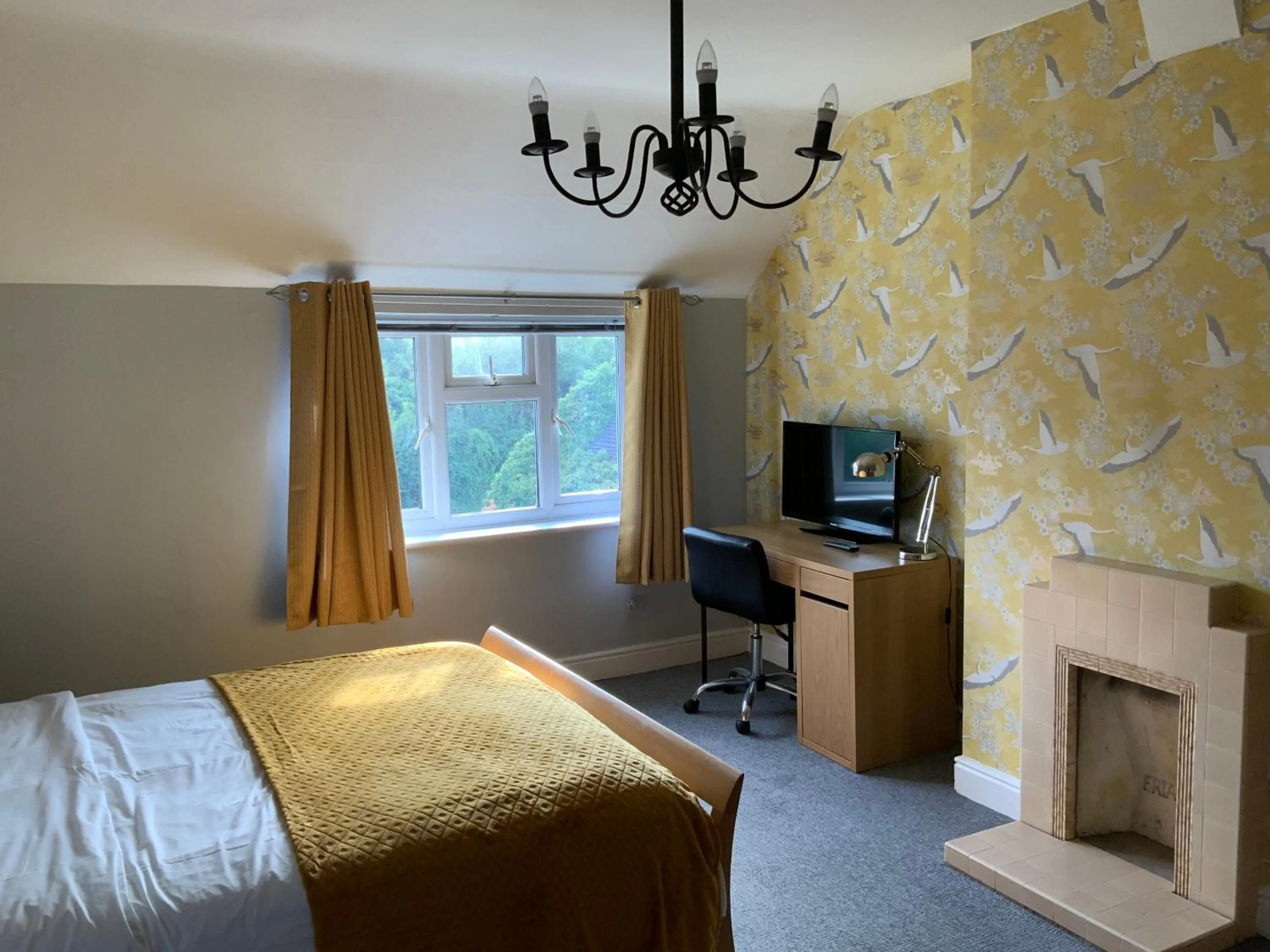 Bedroom, Bed in Mackworth House Farm