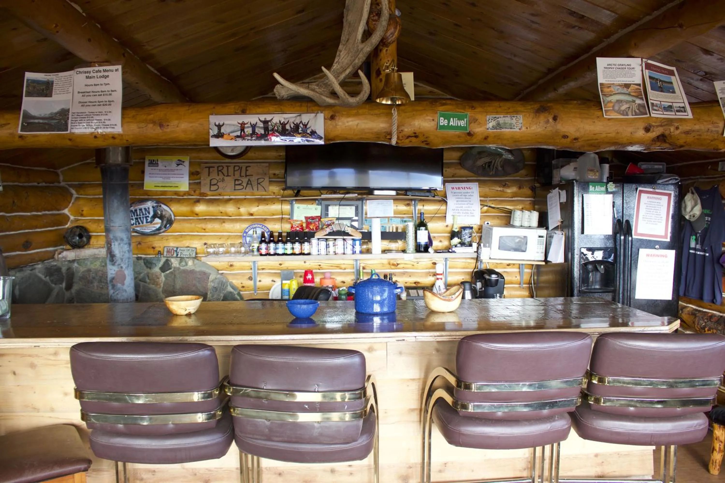 Lounge or bar in Alpine Creek Lodge