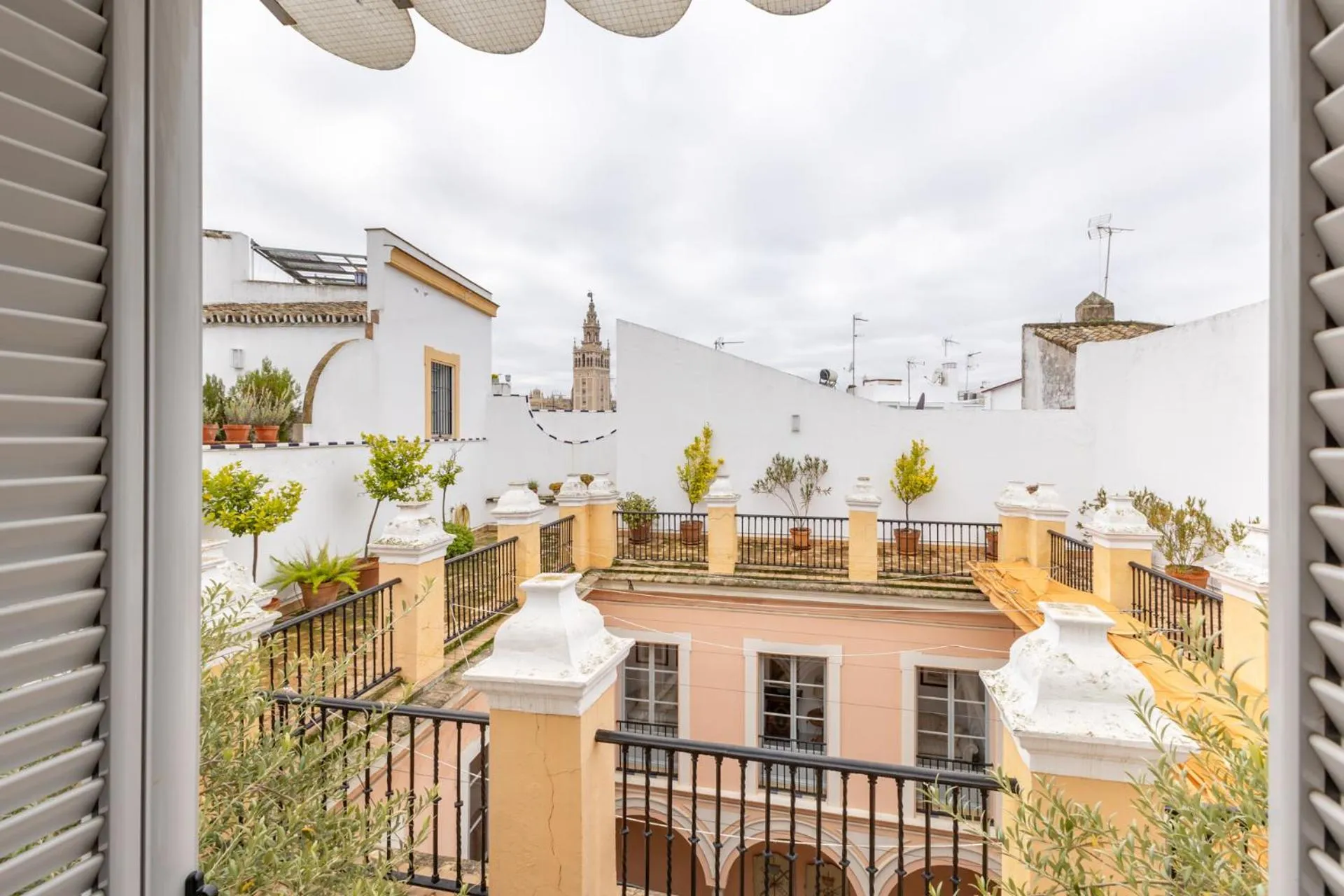 Palacio Marmoles by Valcambre