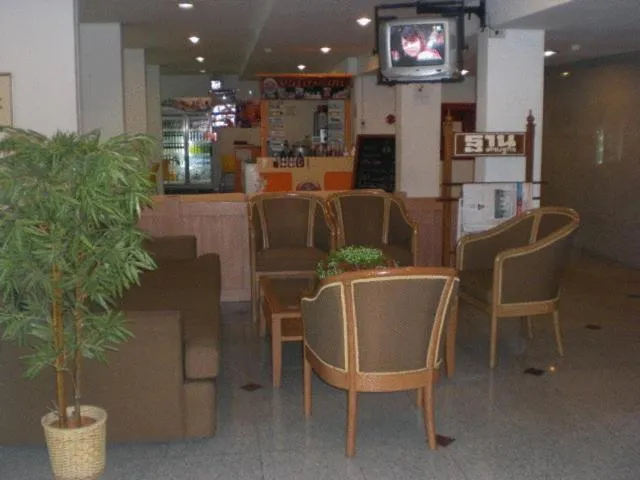 Restaurant/places to eat in The Blooms Residence