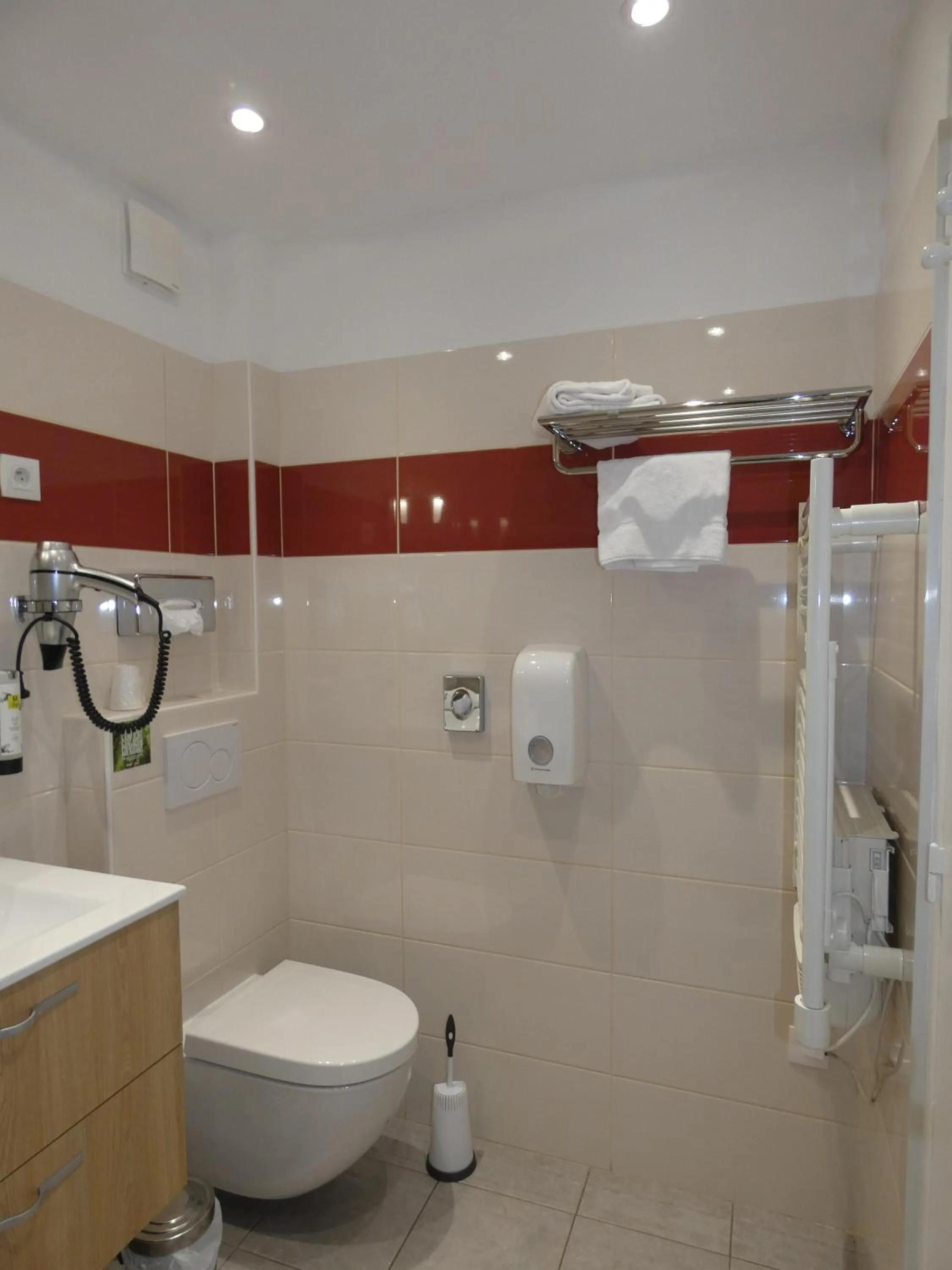 Bathroom in Logis Hôtel Restaurant Auberge Saint Martin