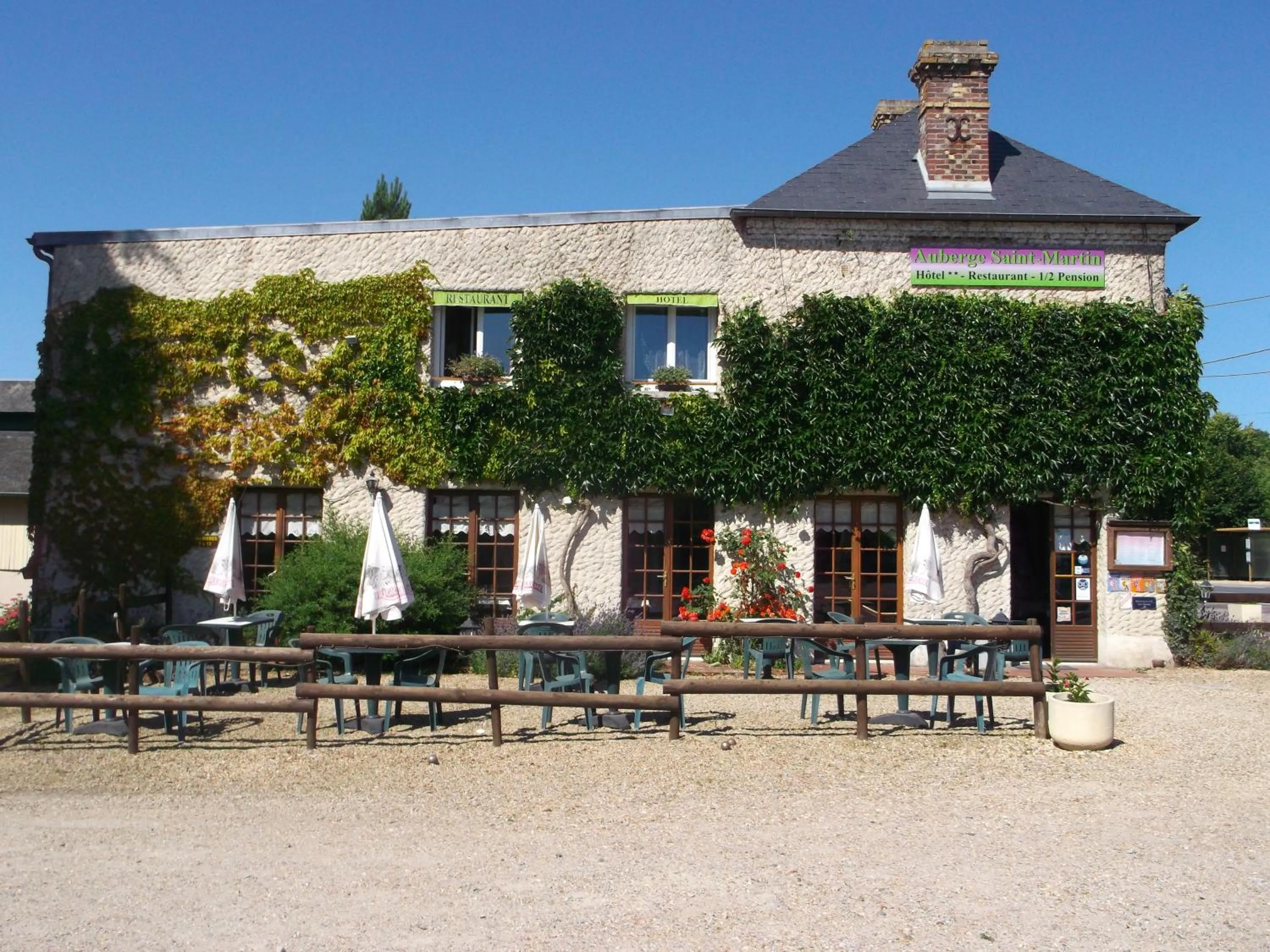 Balcony/Terrace in Logis Hôtel Restaurant Auberge Saint Martin
