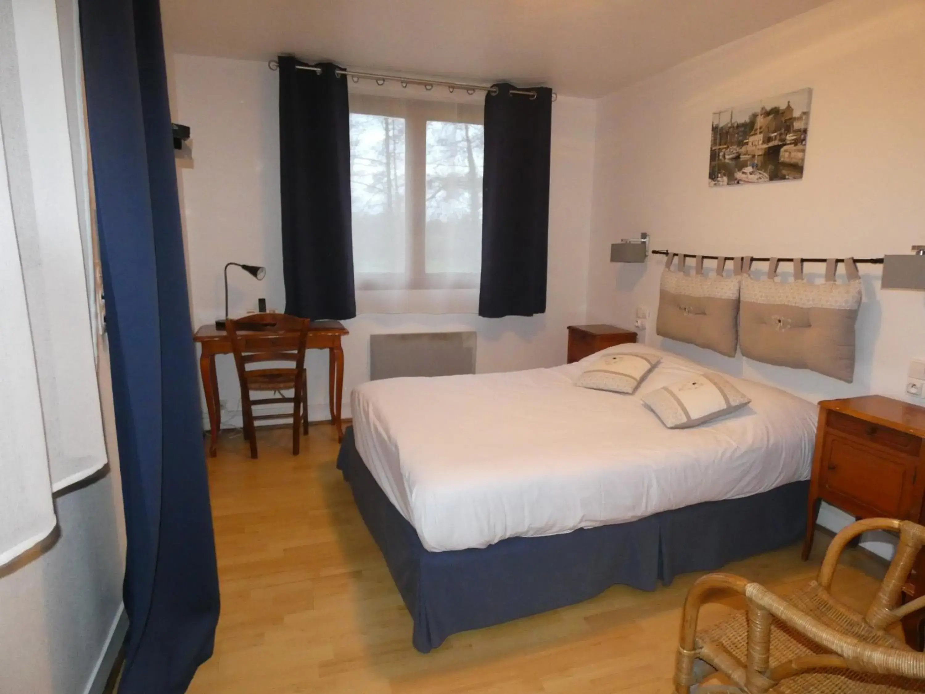 Double Room in Logis Hôtel Restaurant Auberge Saint Martin Double Room in Logis Hôtel Restaurant Auberge Saint Martin