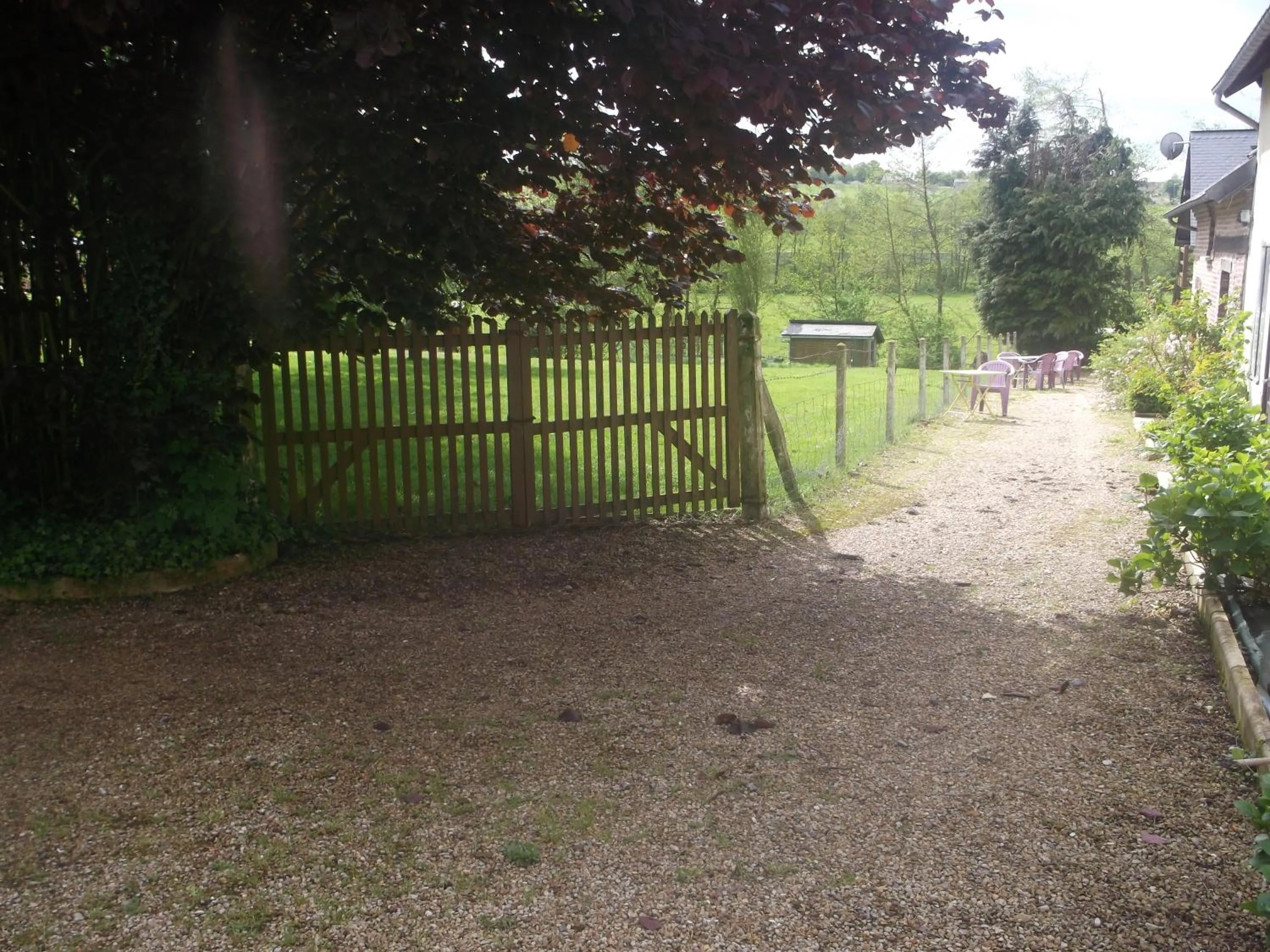 Garden in Logis Hôtel Restaurant Auberge Saint Martin