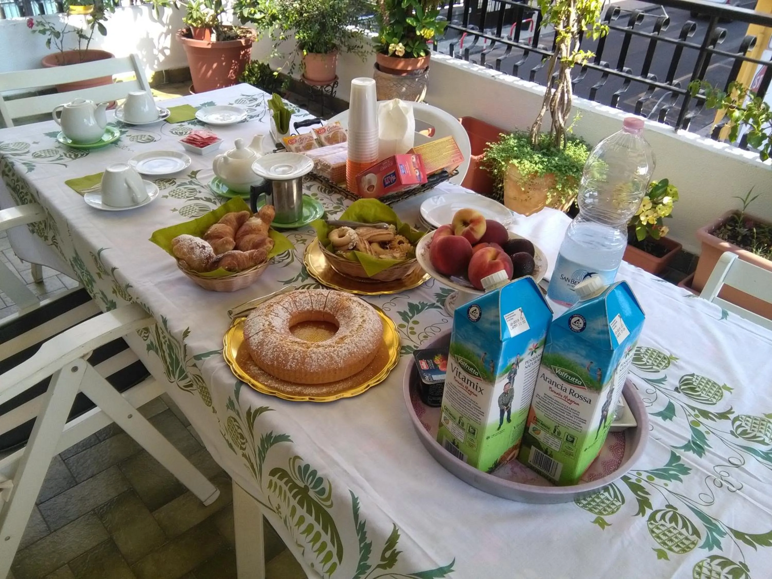 Buffet breakfast in La Castellese