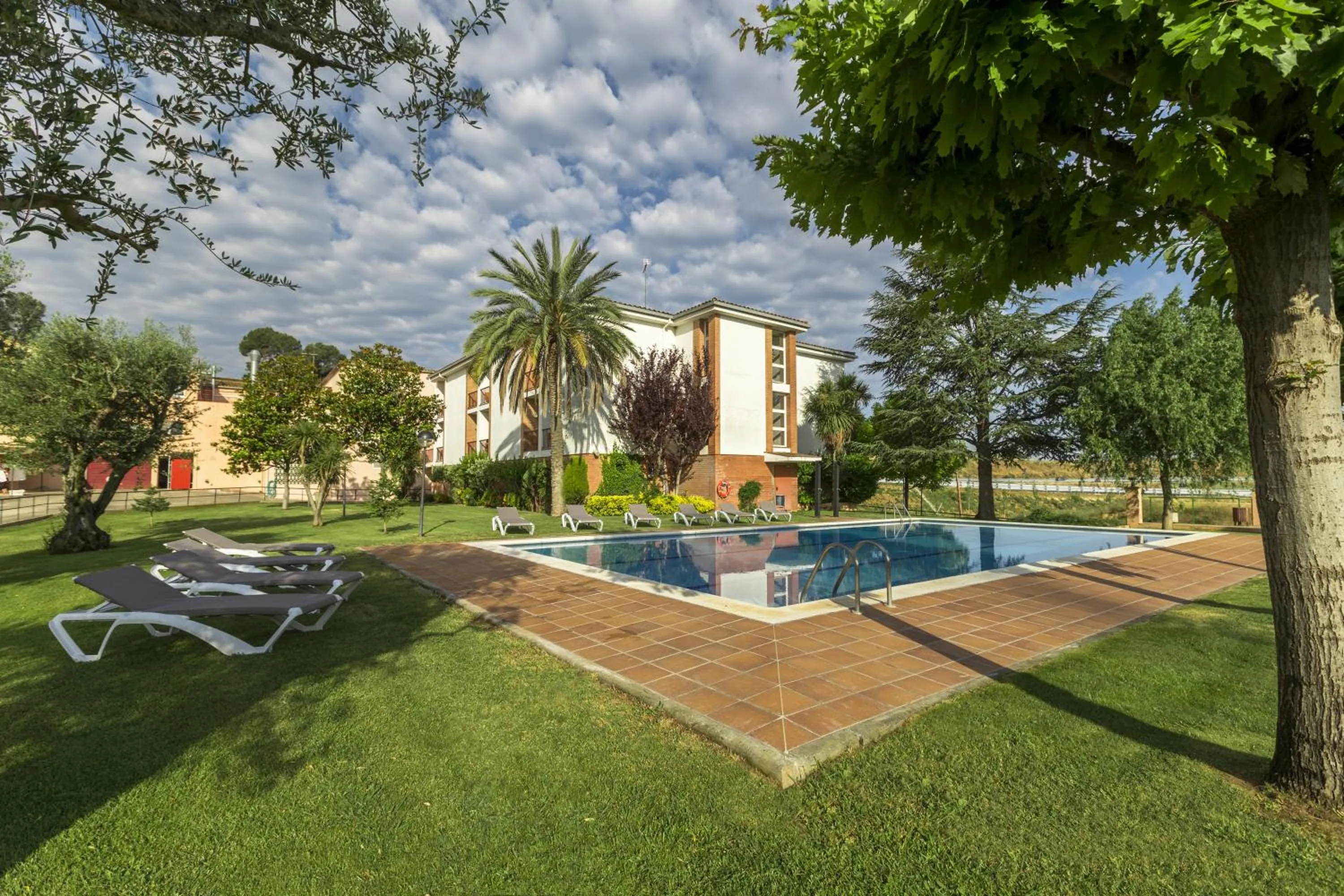 Facade/entrance in Hotel Sausa