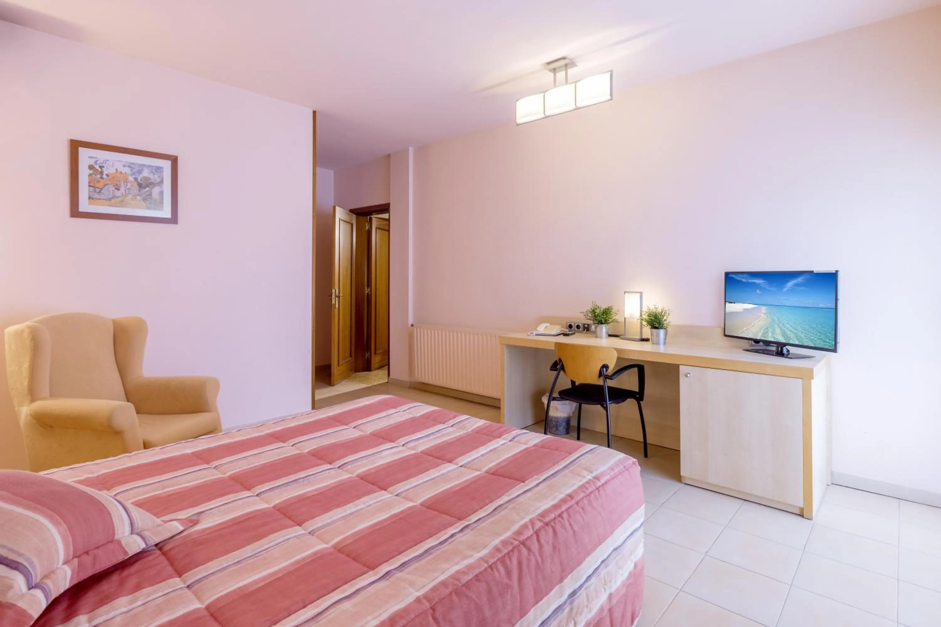 Photo of the whole room, Bed in Hotel Sausa