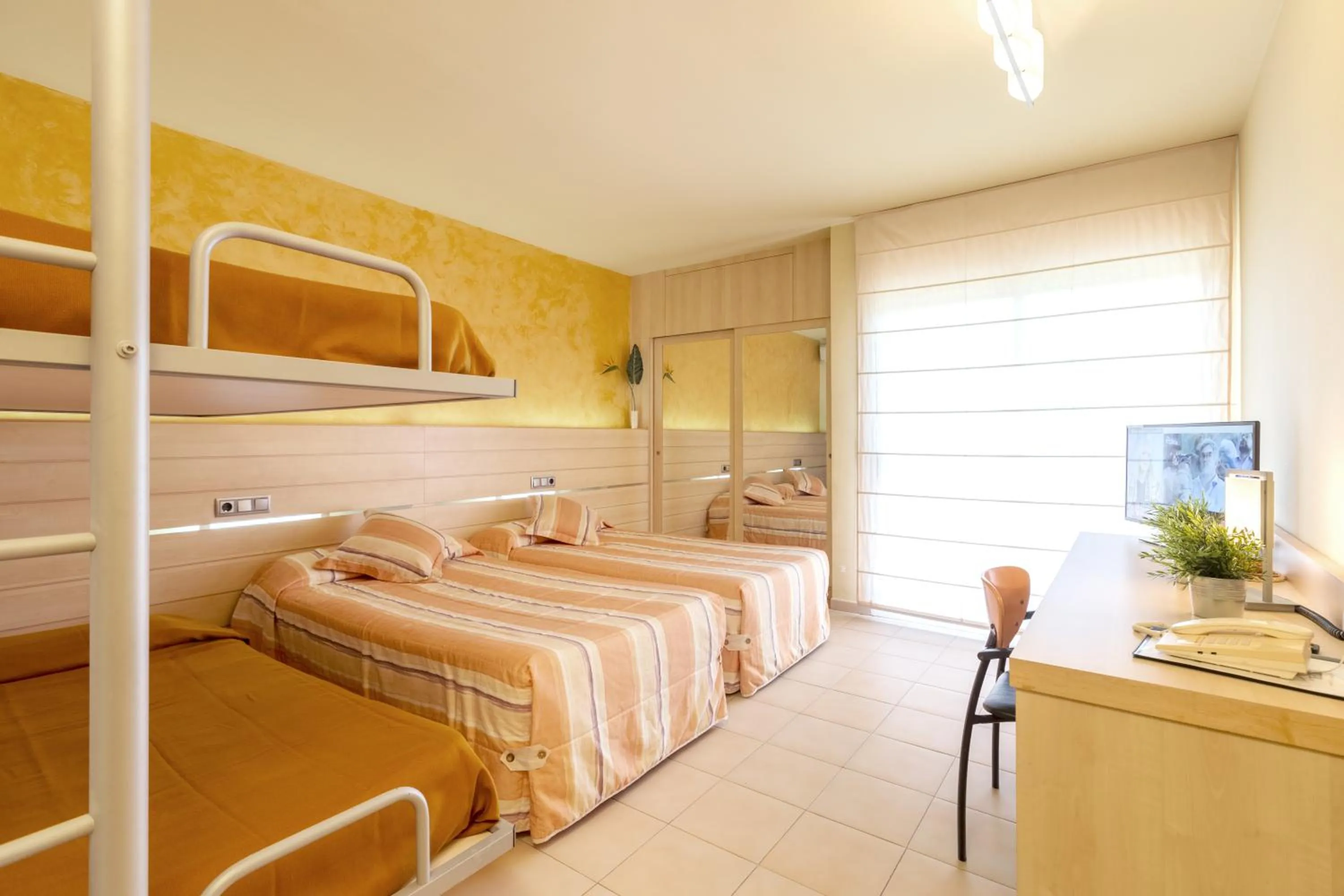 Photo of the whole room, Bed in Hotel Sausa