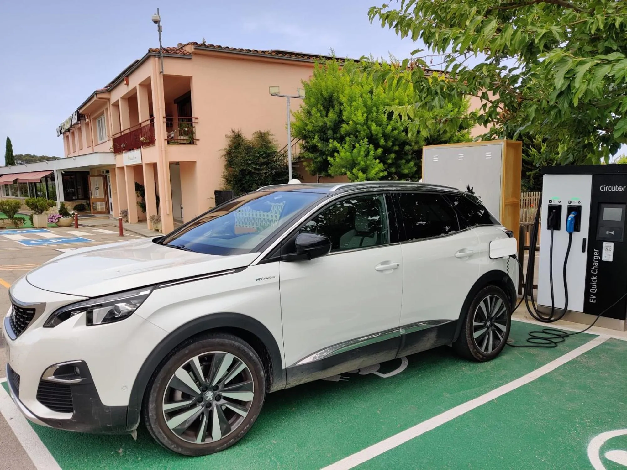 Parking in Hotel Sausa