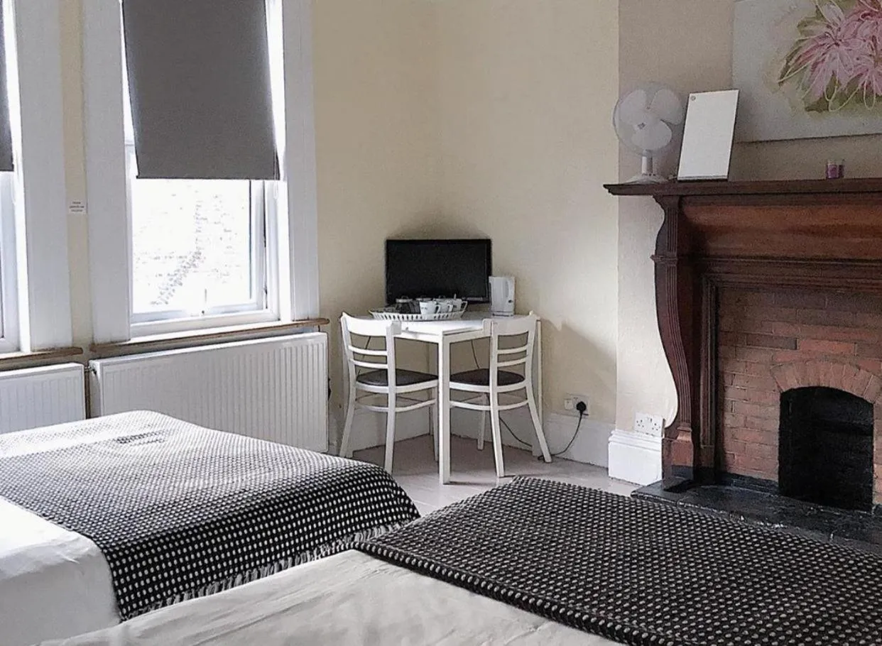 Bedroom, Bed in Caspian Hotel