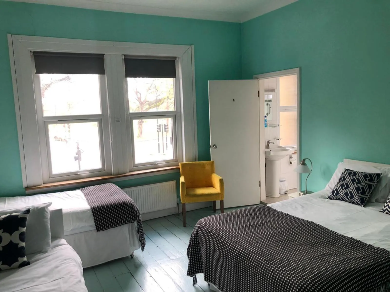 Bathroom, Bed in Caspian Hotel