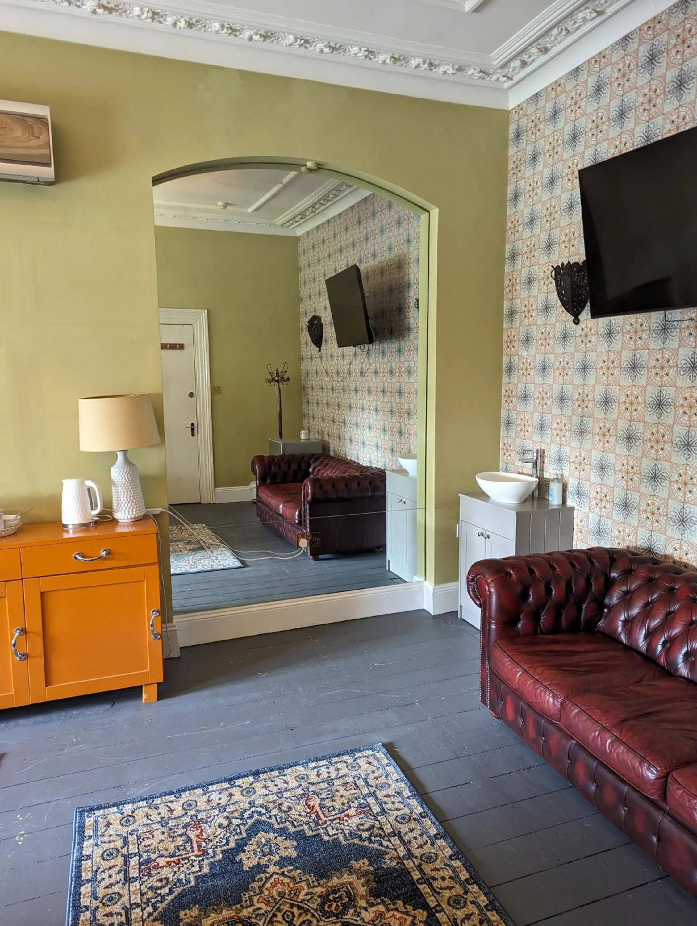 TV and multimedia, Bed in Caspian Hotel