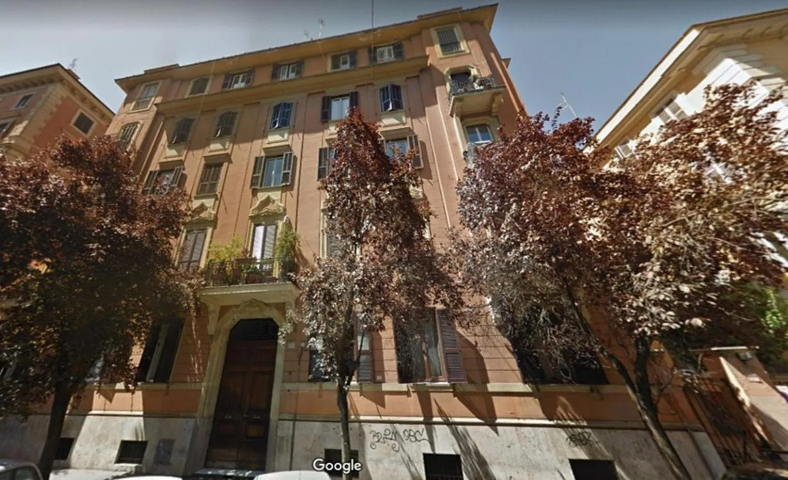 Property building in Charming Roma