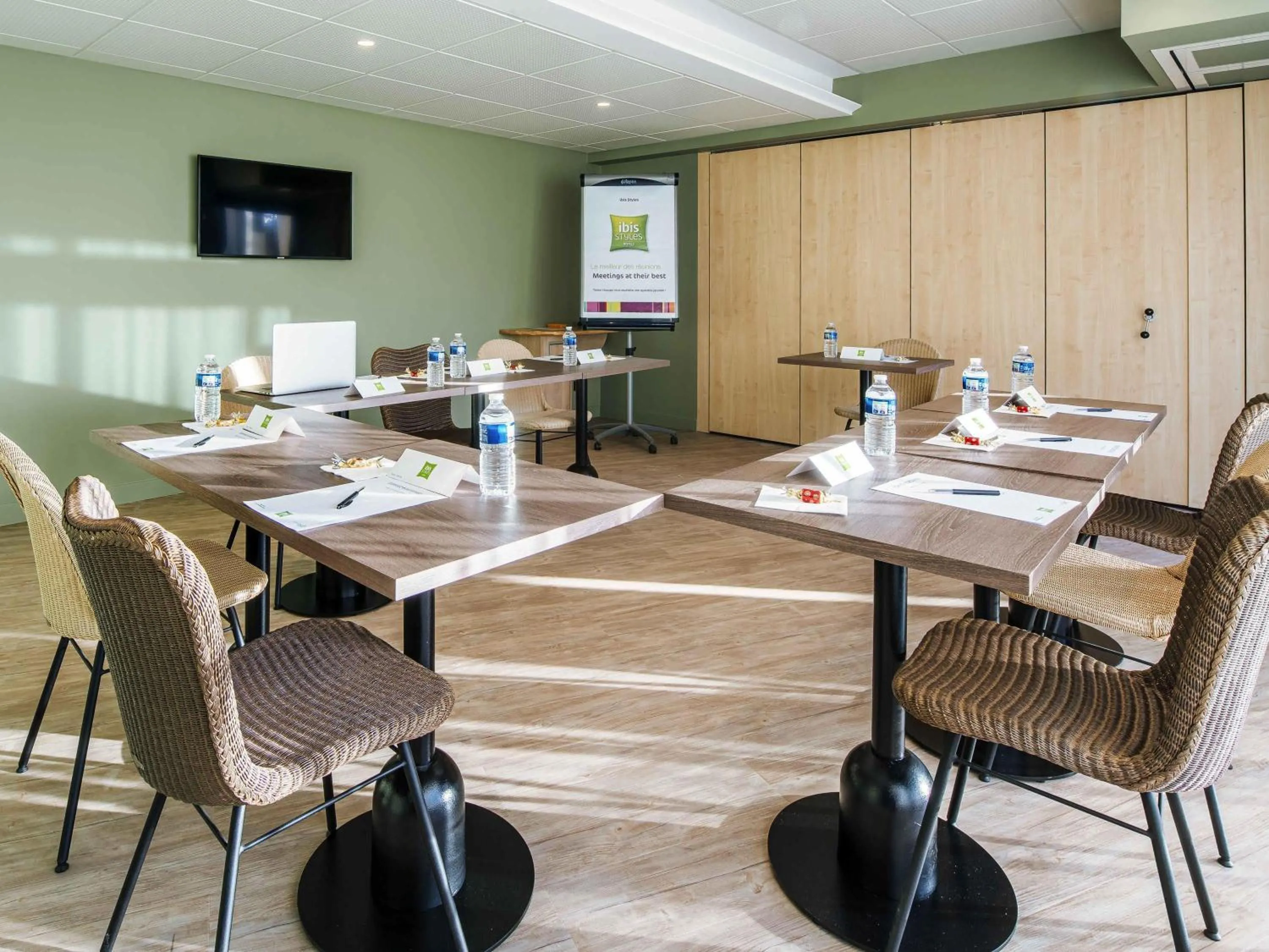 Meeting/conference room in ibis Styles Antibes