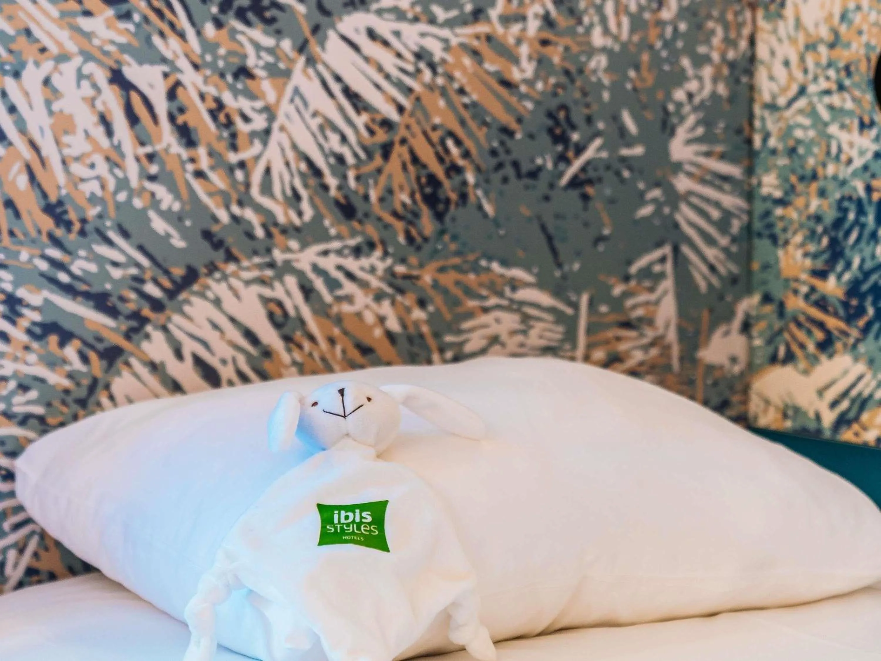 Bedroom in ibis Styles Antibes