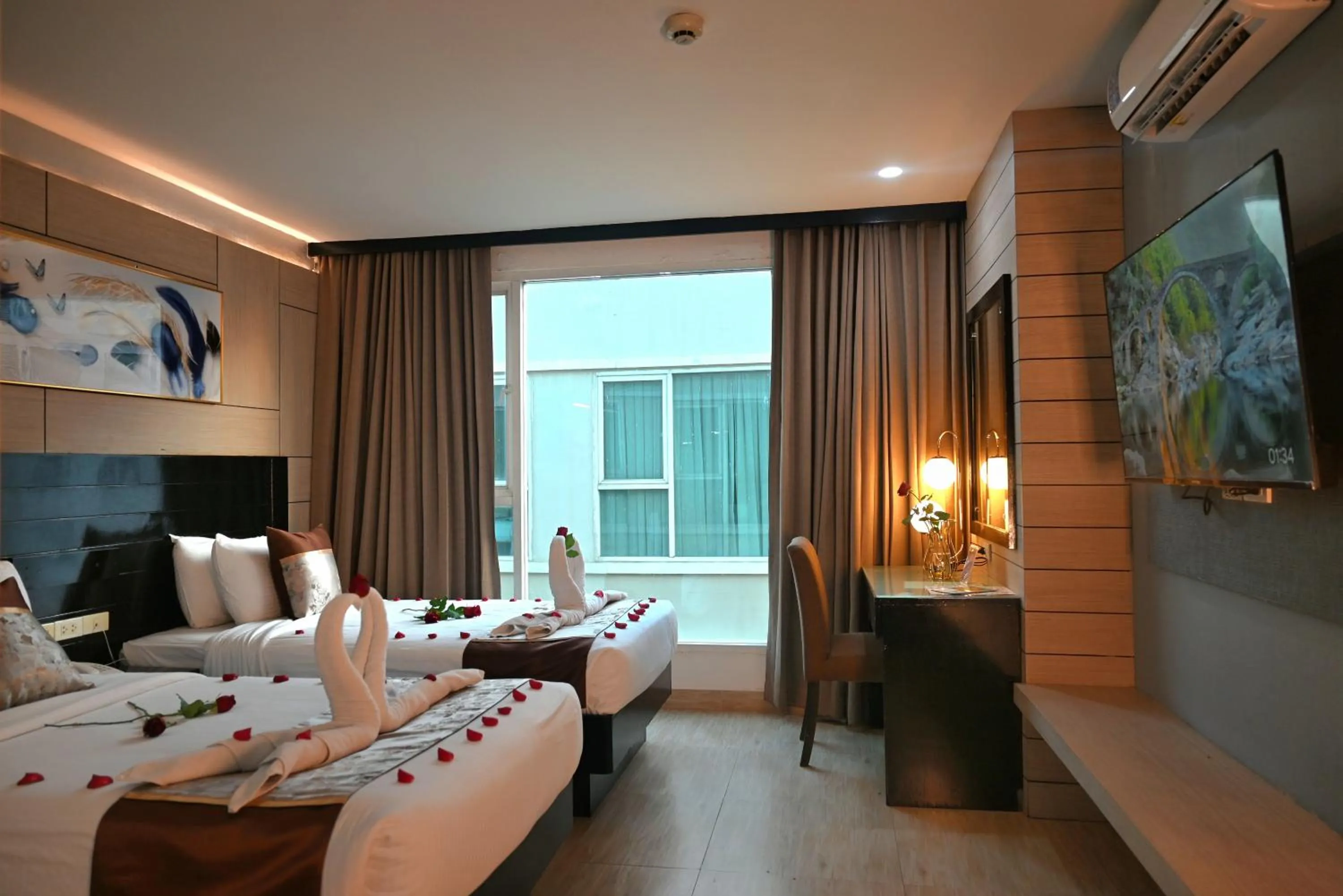 Bed in Boss Suites Nana Hotel