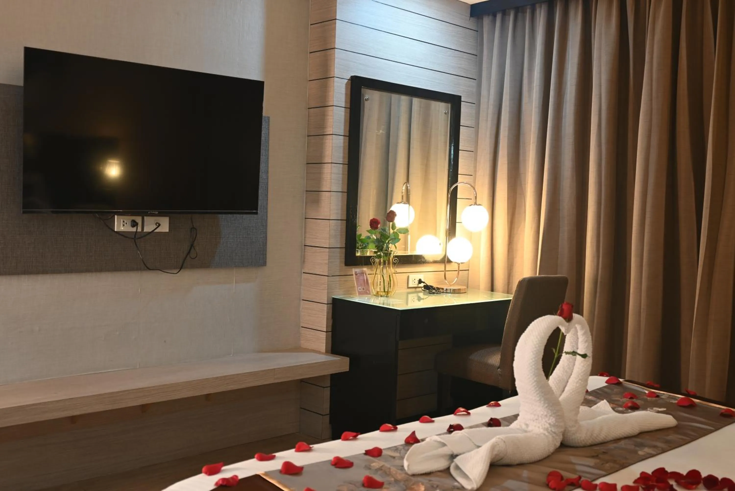 Bed in Boss Suites Nana Hotel