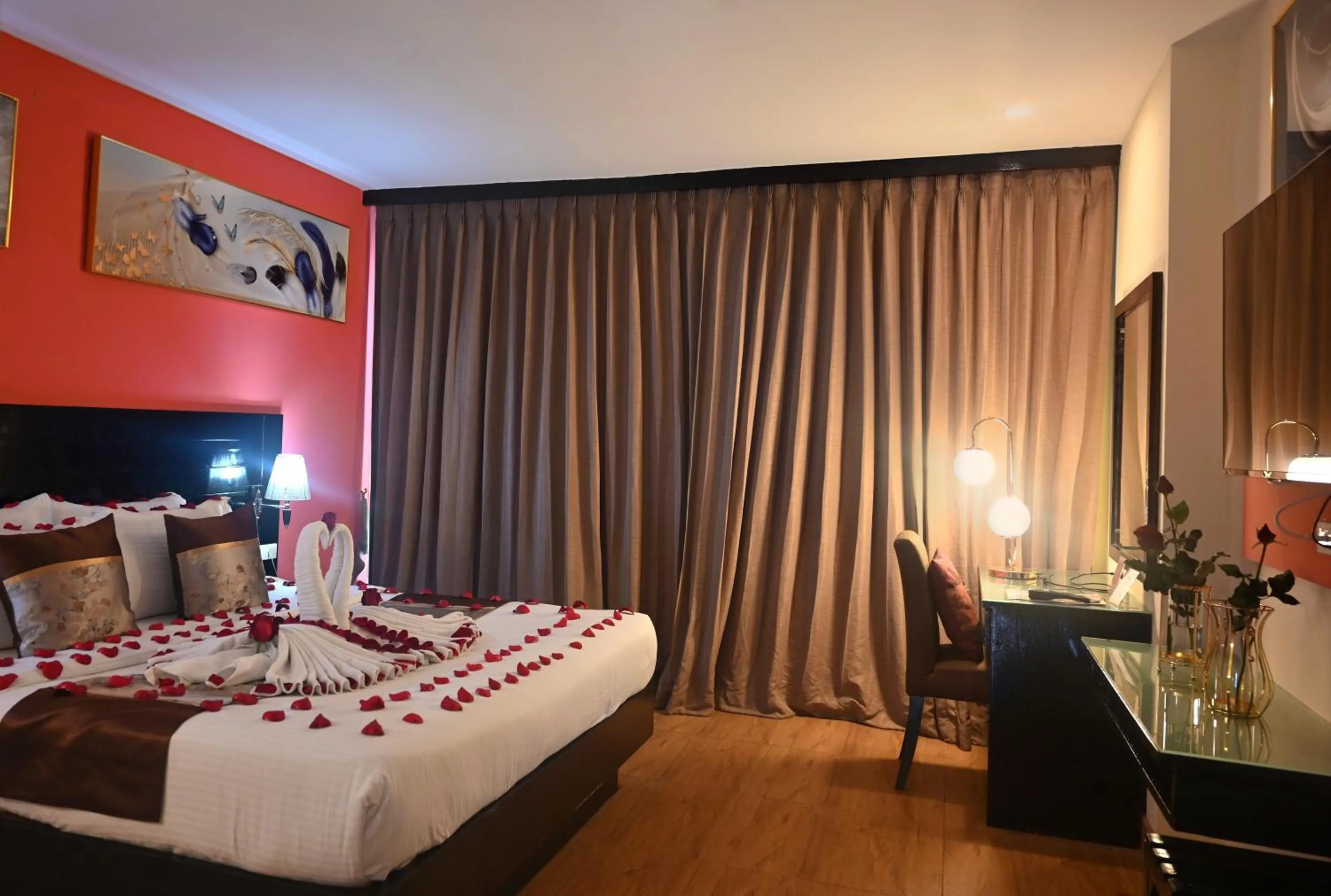 Bed in Boss Suites Nana Hotel