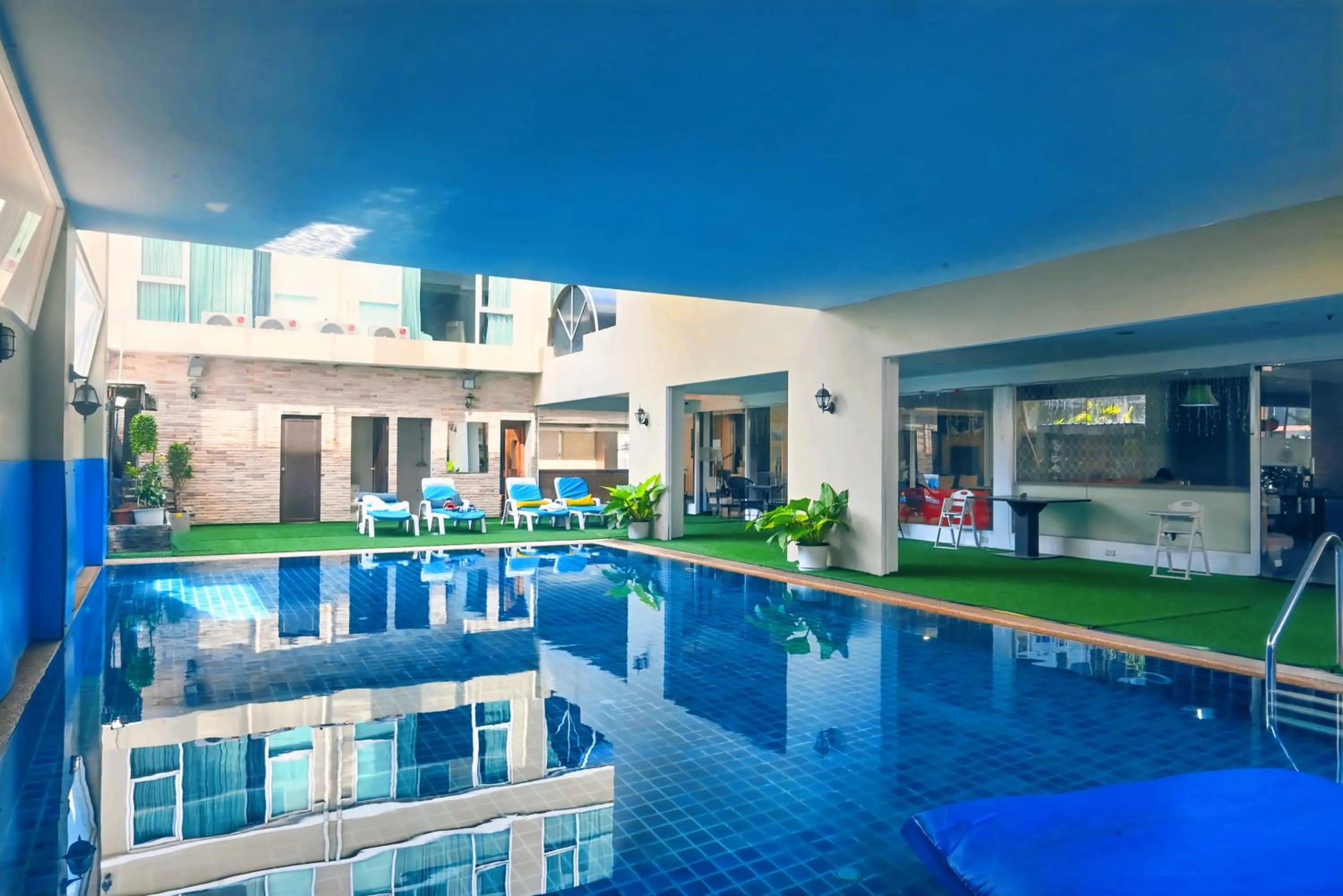 Pool view in Boss Suites Nana Hotel