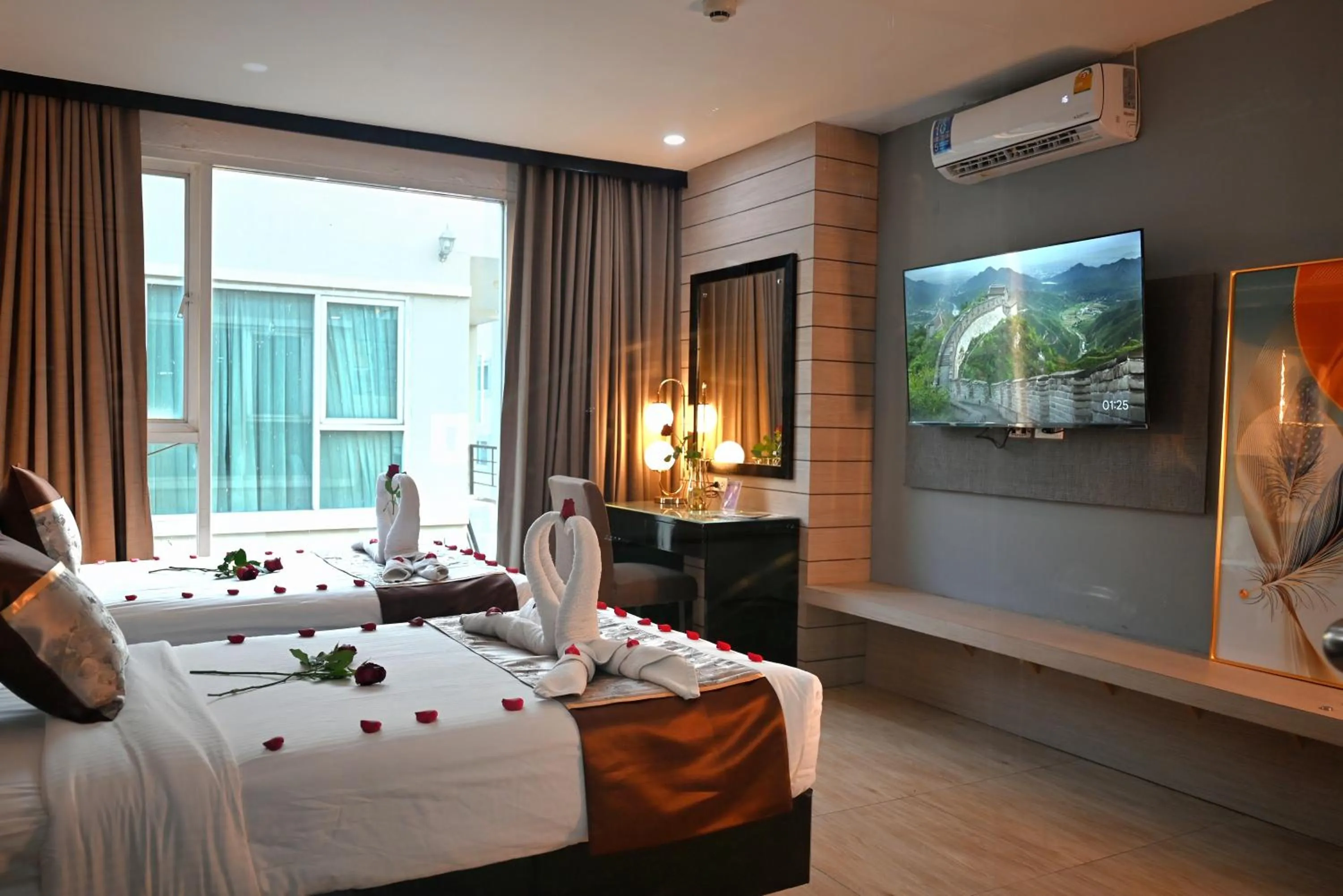 Bed in Boss Suites Nana Hotel