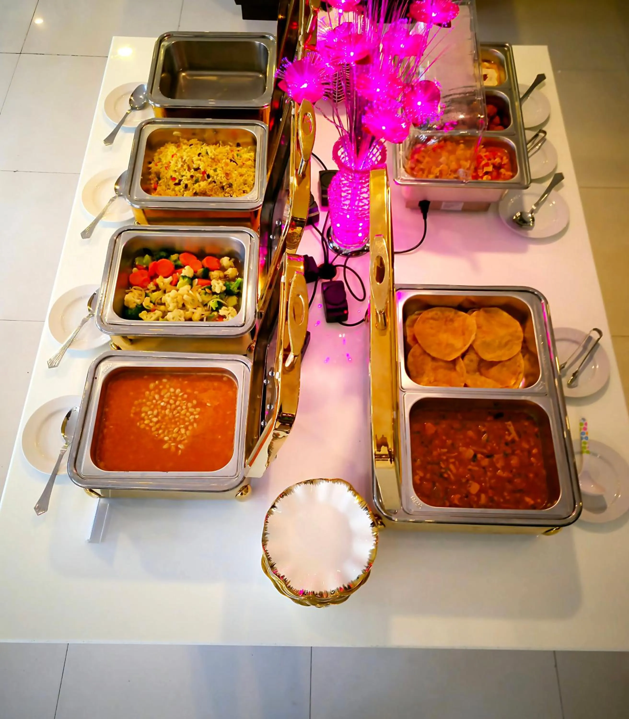 Food and drinks in Boss Suites Nana Hotel