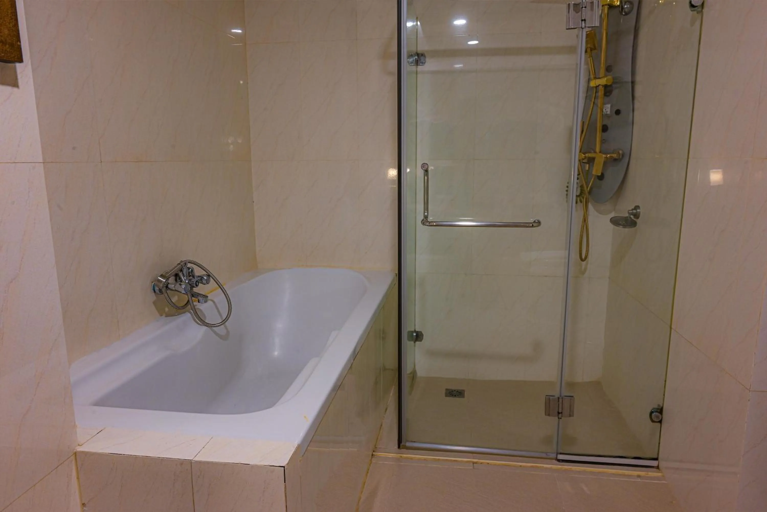 Shower in Boss Suites Nana Hotel