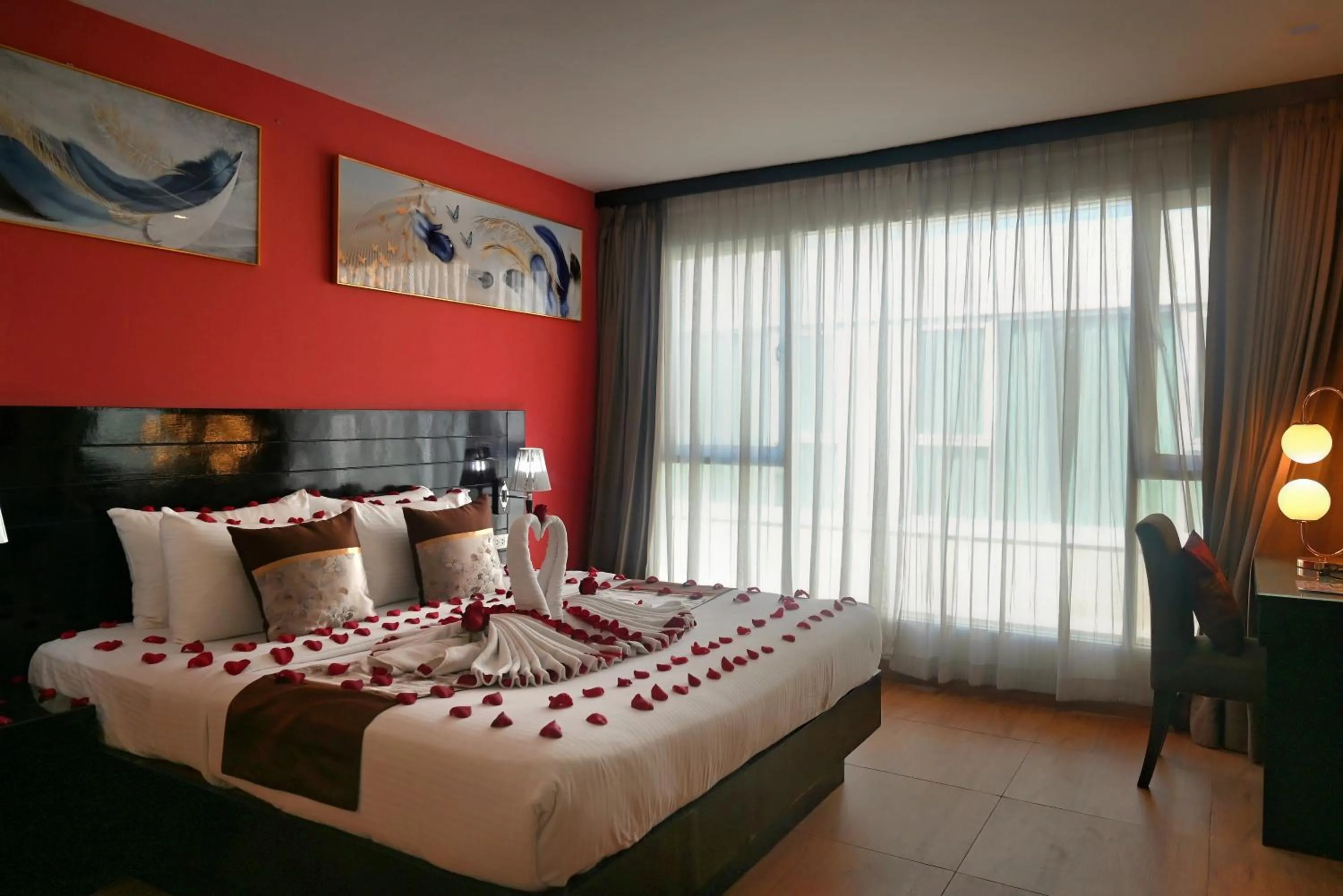 Bed in Boss Suites Nana Hotel