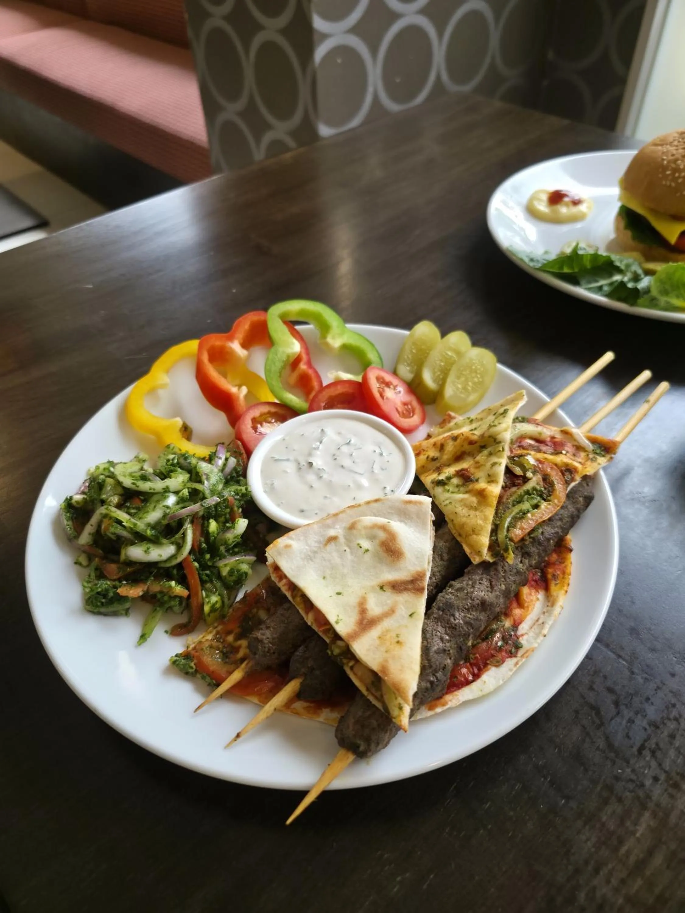 Restaurant/places to eat in Boss Suites Nana Hotel