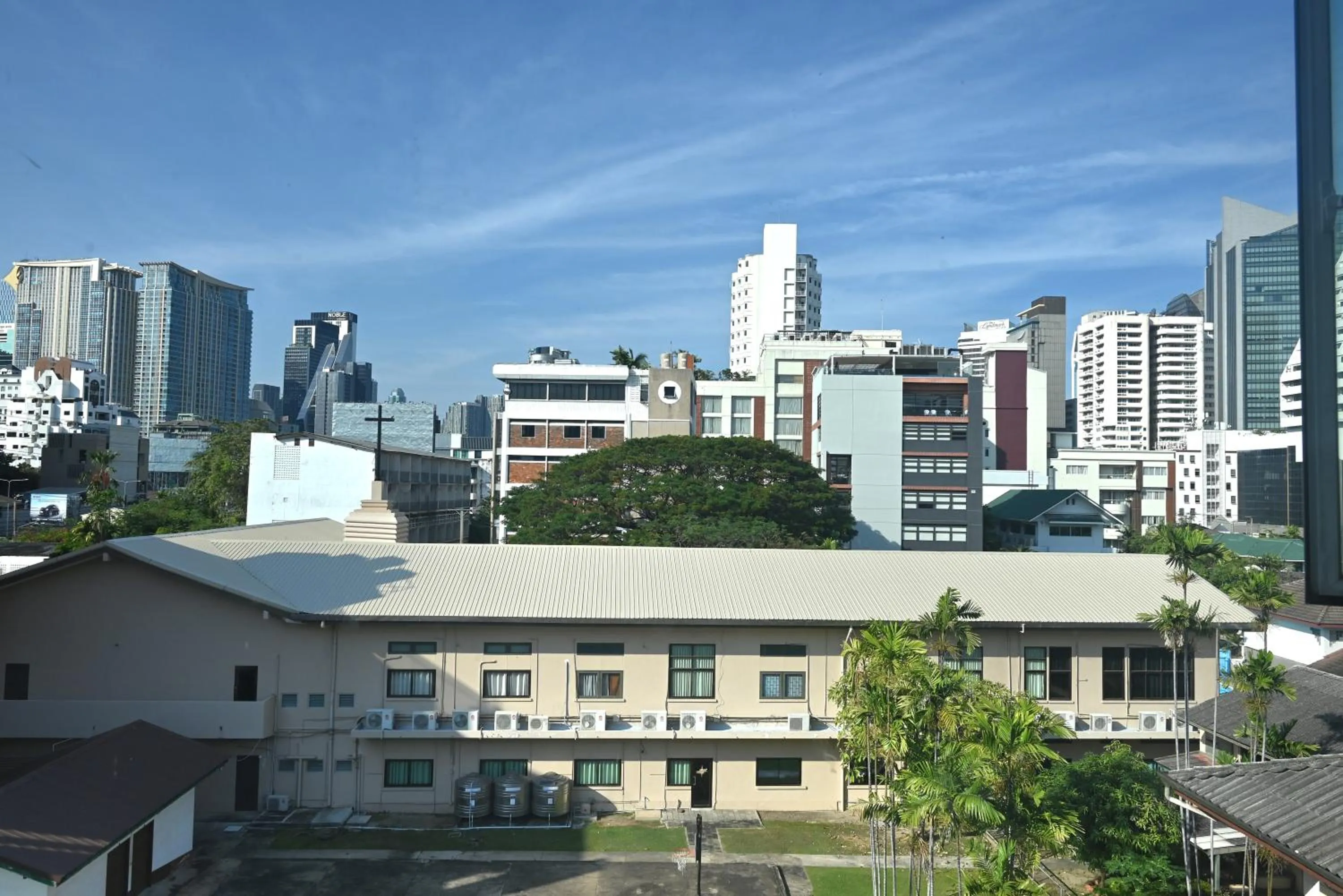 Day in Boss Suites Nana Hotel