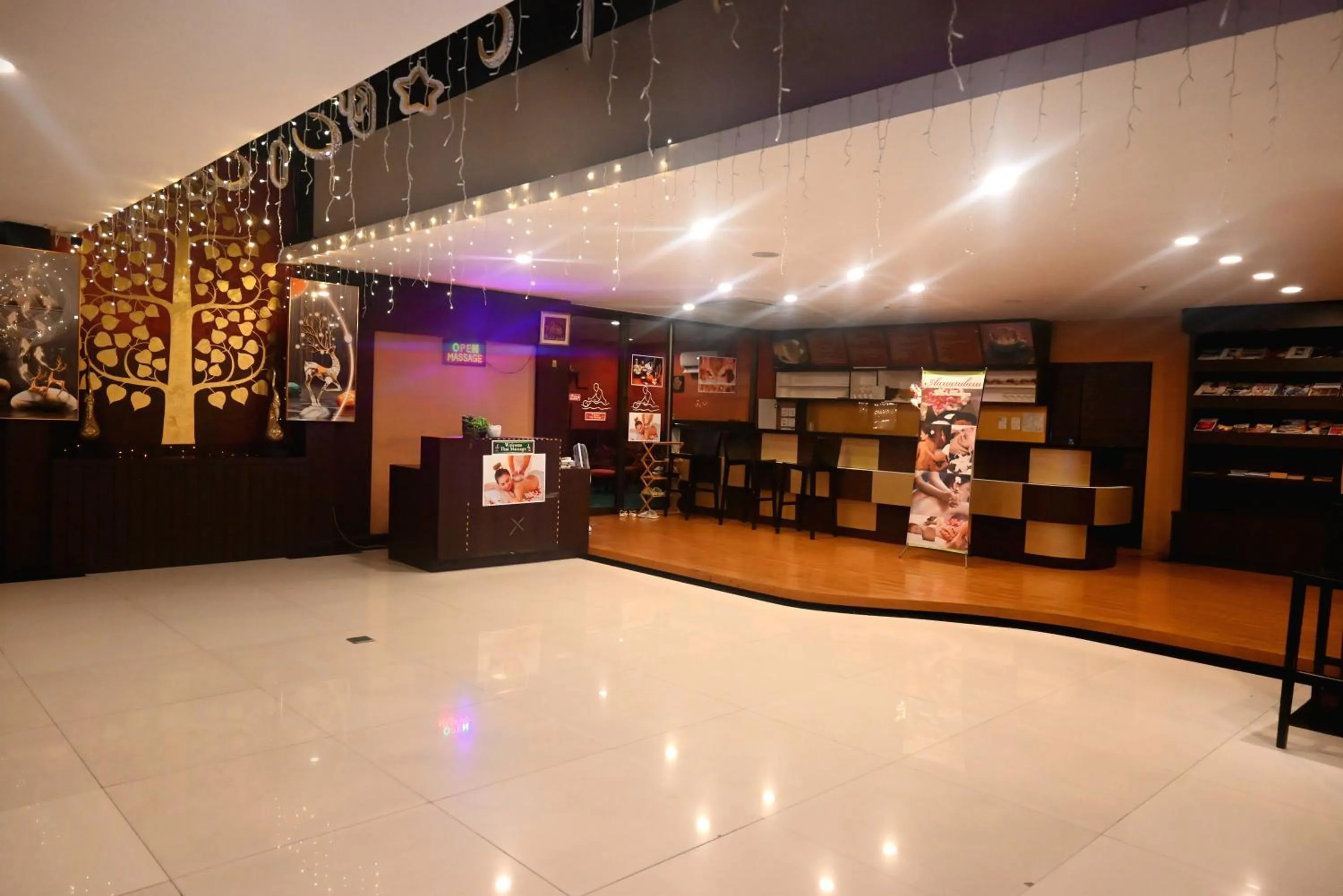 Massage in Boss Suites Nana Hotel