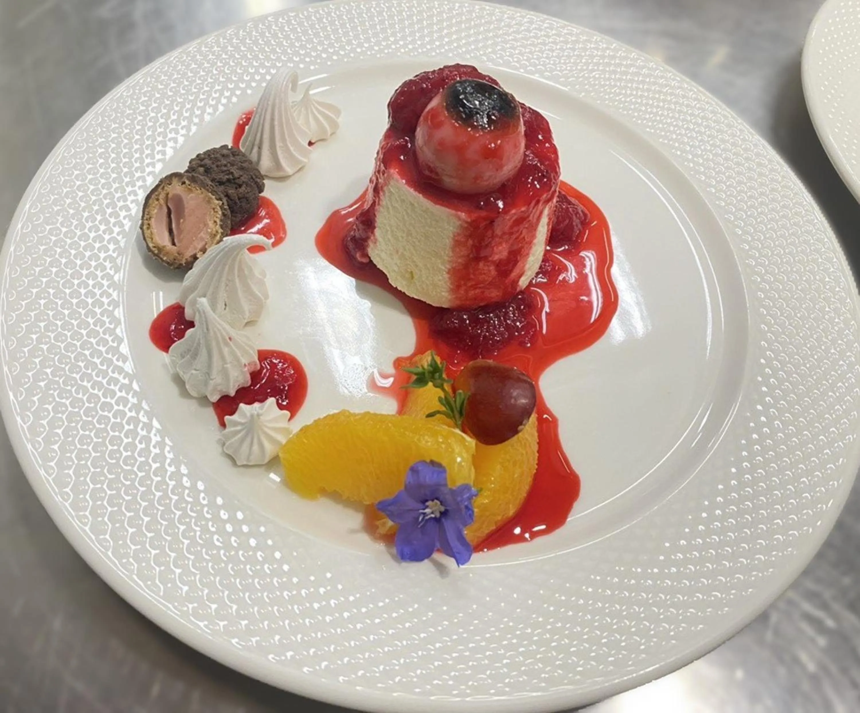 Restaurant/places to eat in Boss Suites Nana Hotel