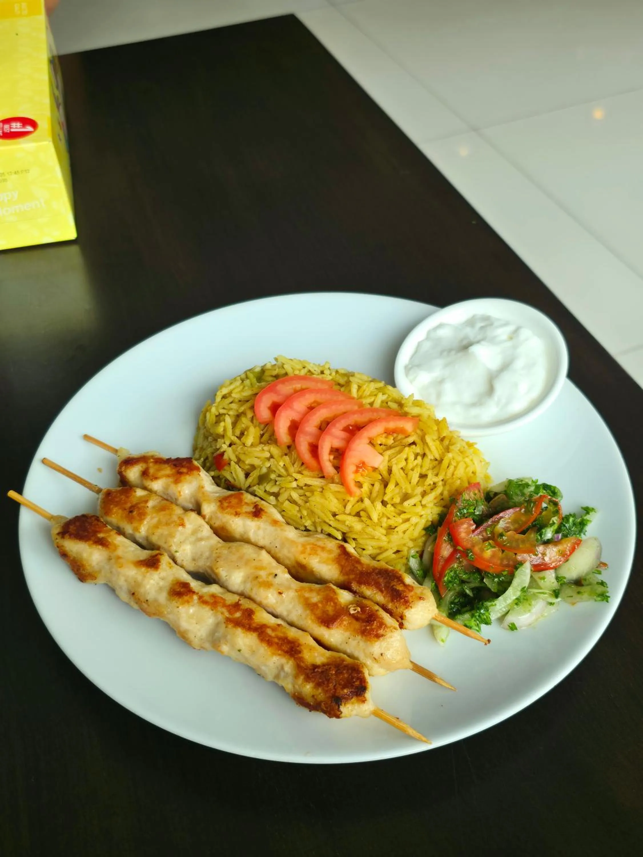 Restaurant/places to eat in Boss Suites Nana Hotel