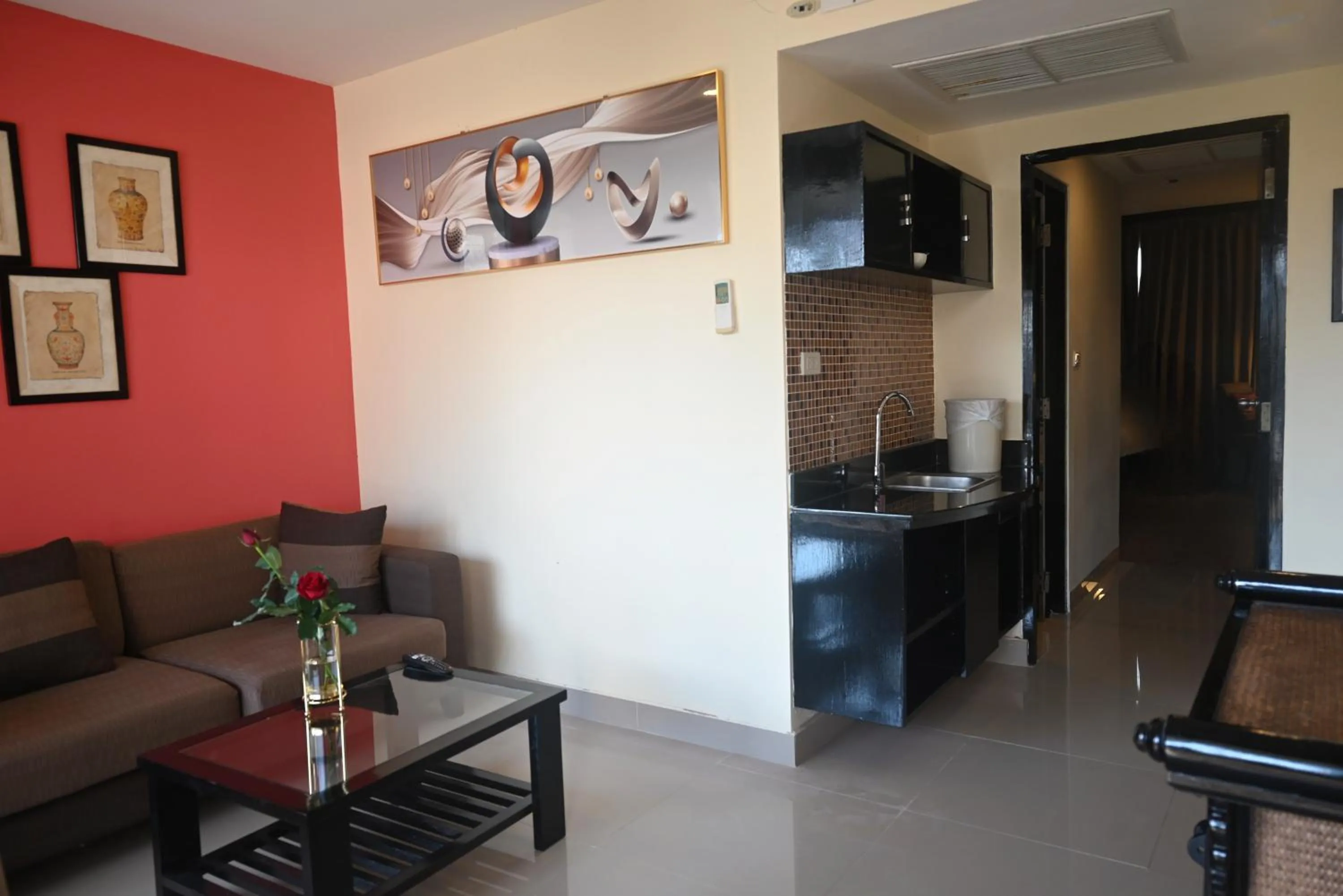 Kitchen or kitchenette in Boss Suites Nana Hotel